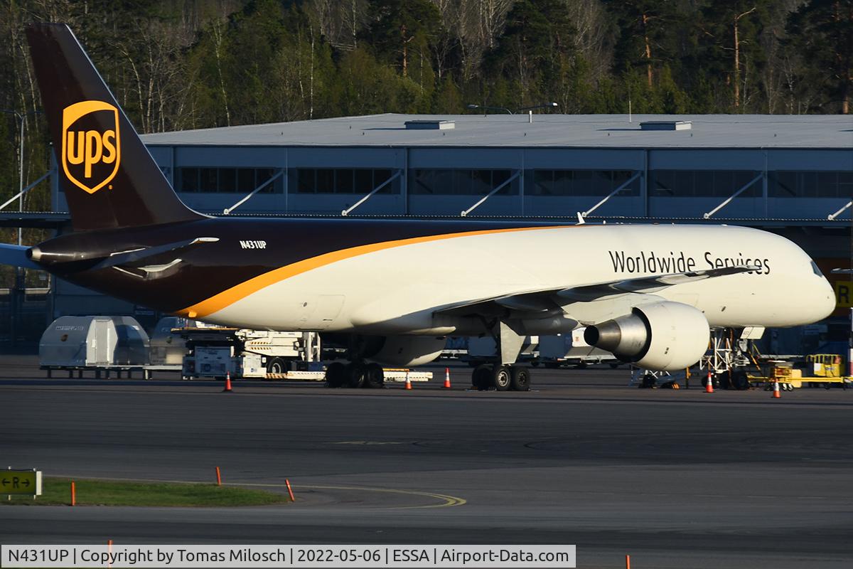 N431UP, 1993 Boeing 757-24APF C/N 25462, 