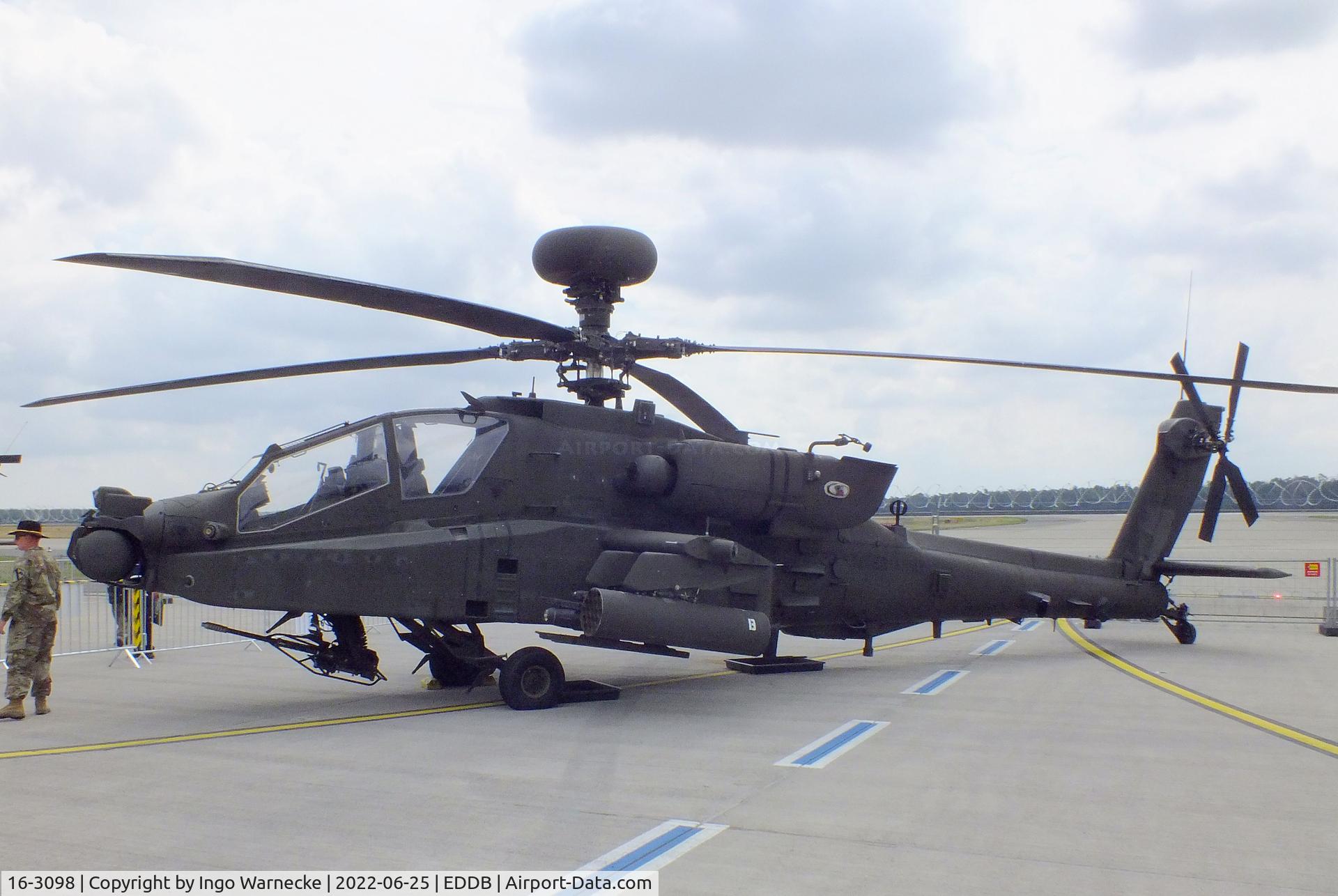 16-3098, 2016 Boeing AH-64E C/N NM098, Boeing AH-64E Apache Guardian of the US Army at ILA 2022, Berlin