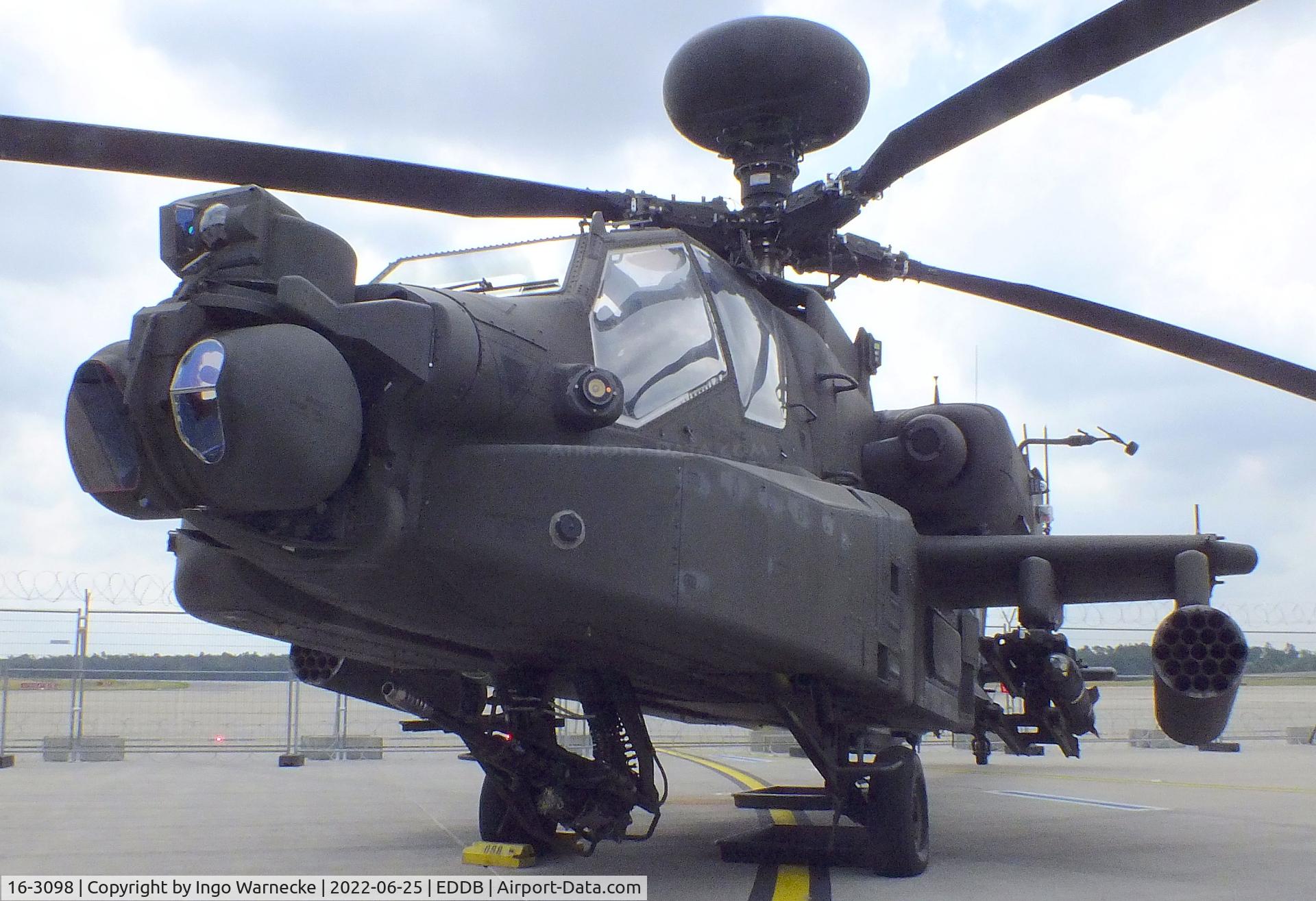 16-3098, 2016 Boeing AH-64E C/N NM098, Boeing AH-64E Apache Guardian of the US Army at ILA 2022, Berlin