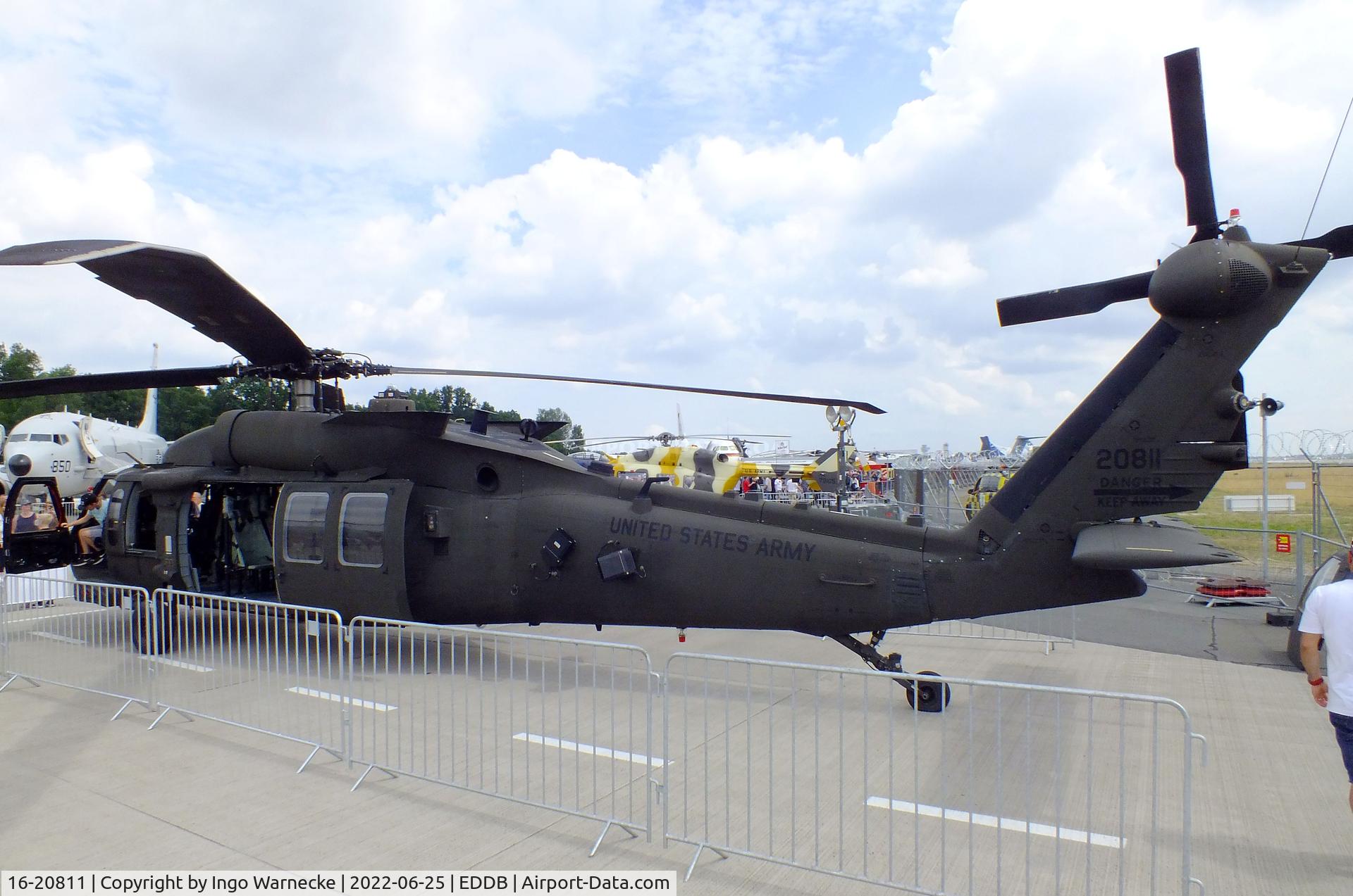 16-20811, 2016 Sikorsky UH-60M Black Hawk C/N 704706, Sikorsky UH-60M Black Hawk of the US Army at ILA 2022, Berlin