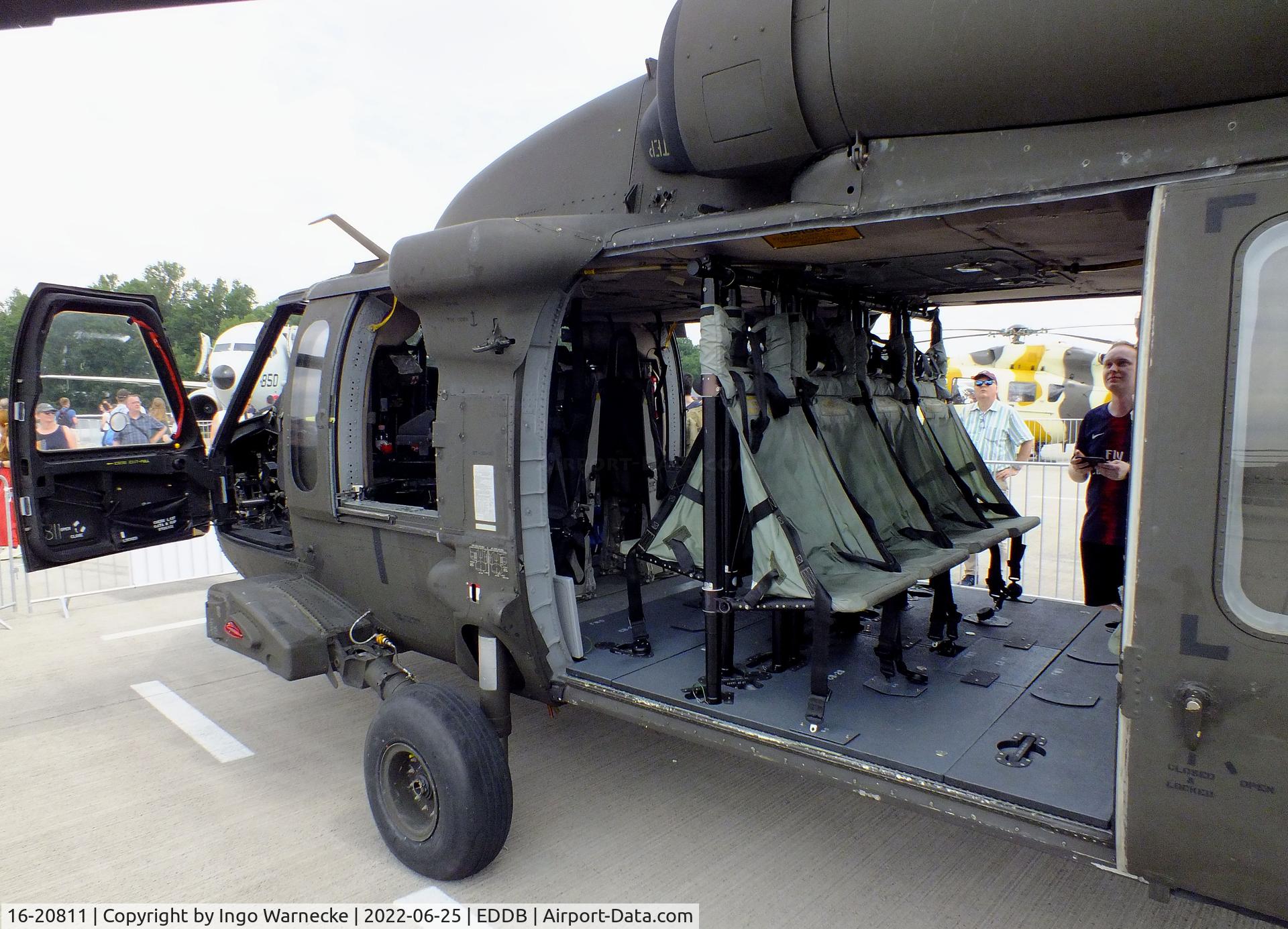16-20811, 2016 Sikorsky UH-60M Black Hawk C/N 704706, Sikorsky UH-60M Black Hawk of the US Army at ILA 2022, Berlin