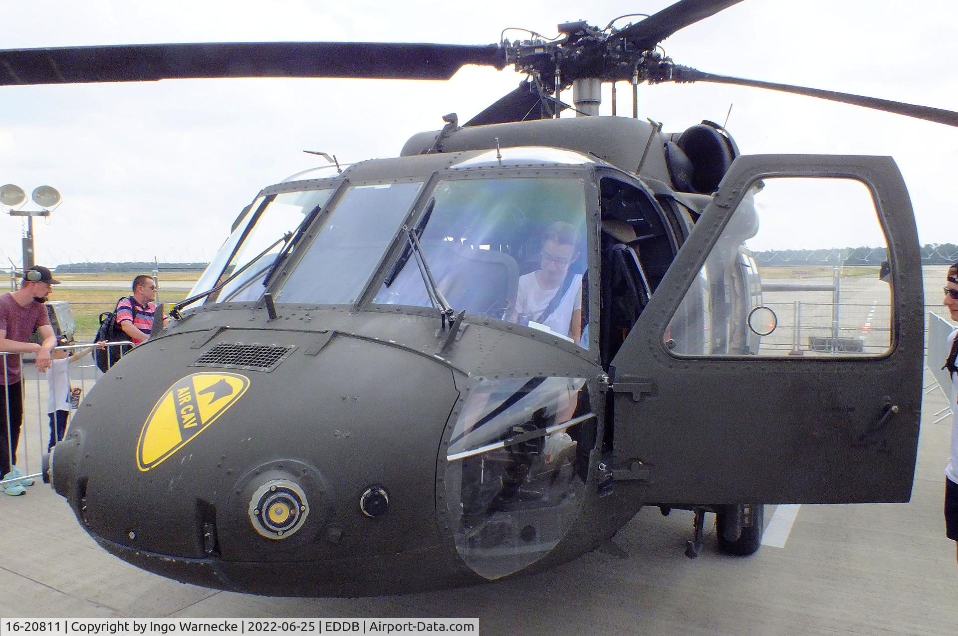 16-20811, 2016 Sikorsky UH-60M Black Hawk C/N 704706, Sikorsky UH-60M Black Hawk of the US Army at ILA 2022, Berlin