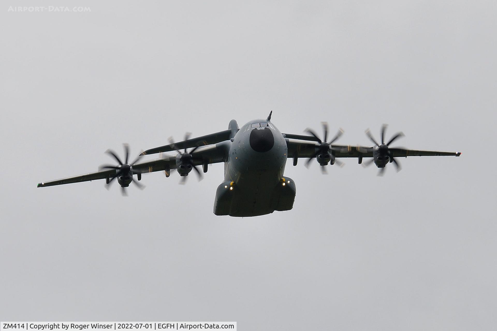 ZM414, 2017 Airbus A400M-180 Atlas C.1 C/N 047, Low pass over the tower by RAF aircraft coded 414.