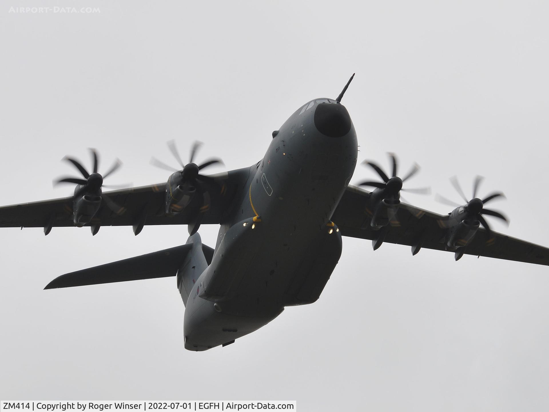 ZM414, 2017 Airbus A400M-180 Atlas C.1 C/N 047, Low pass over the tower by RAF aircraft coded 414.