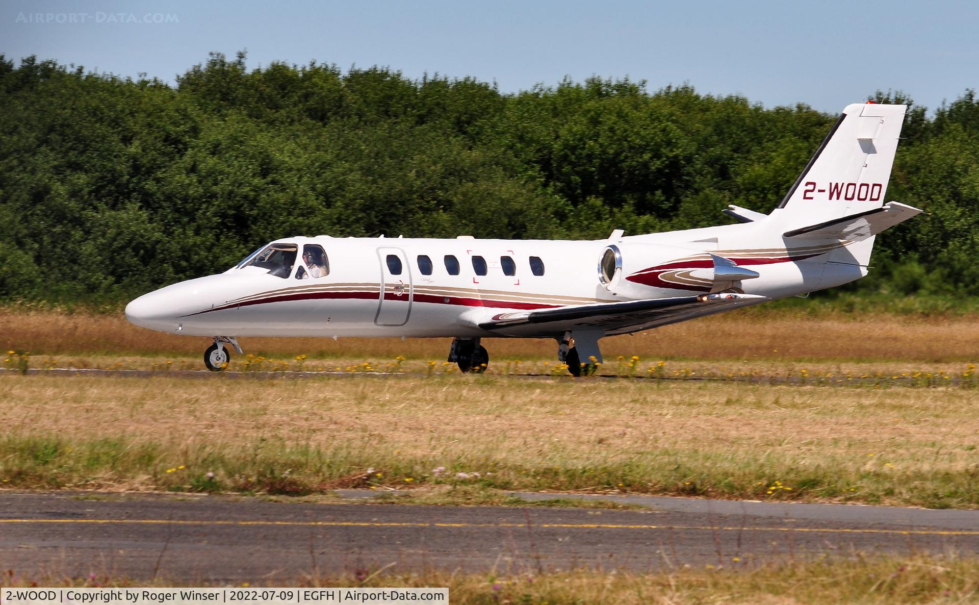 2-WOOD, 2002 Cessna 550 Citation Bravo C/N 550-1042, Visiting Citation Bravo back tracking Runway 04.