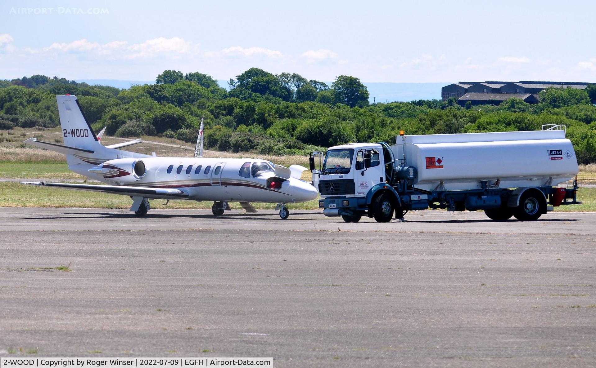 2-WOOD, 2002 Cessna 550 Citation Bravo C/N 550-1042, Visiting Citation Bravo taking on fuel.