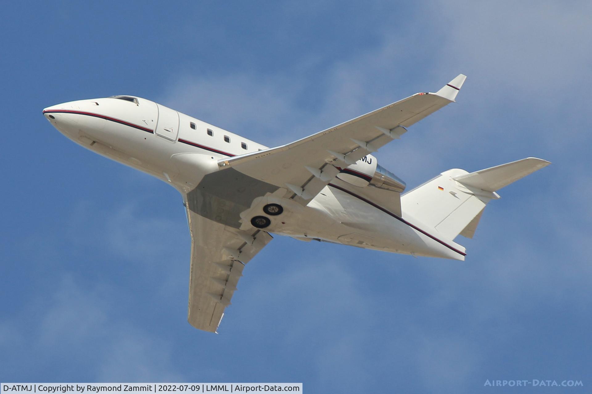D-ATMJ, 2002 Bombardier Challenger 604 (CL-600-2B16) C/N 5552, Bombardier Challenger 604 D-ATMJ Air Indipendence