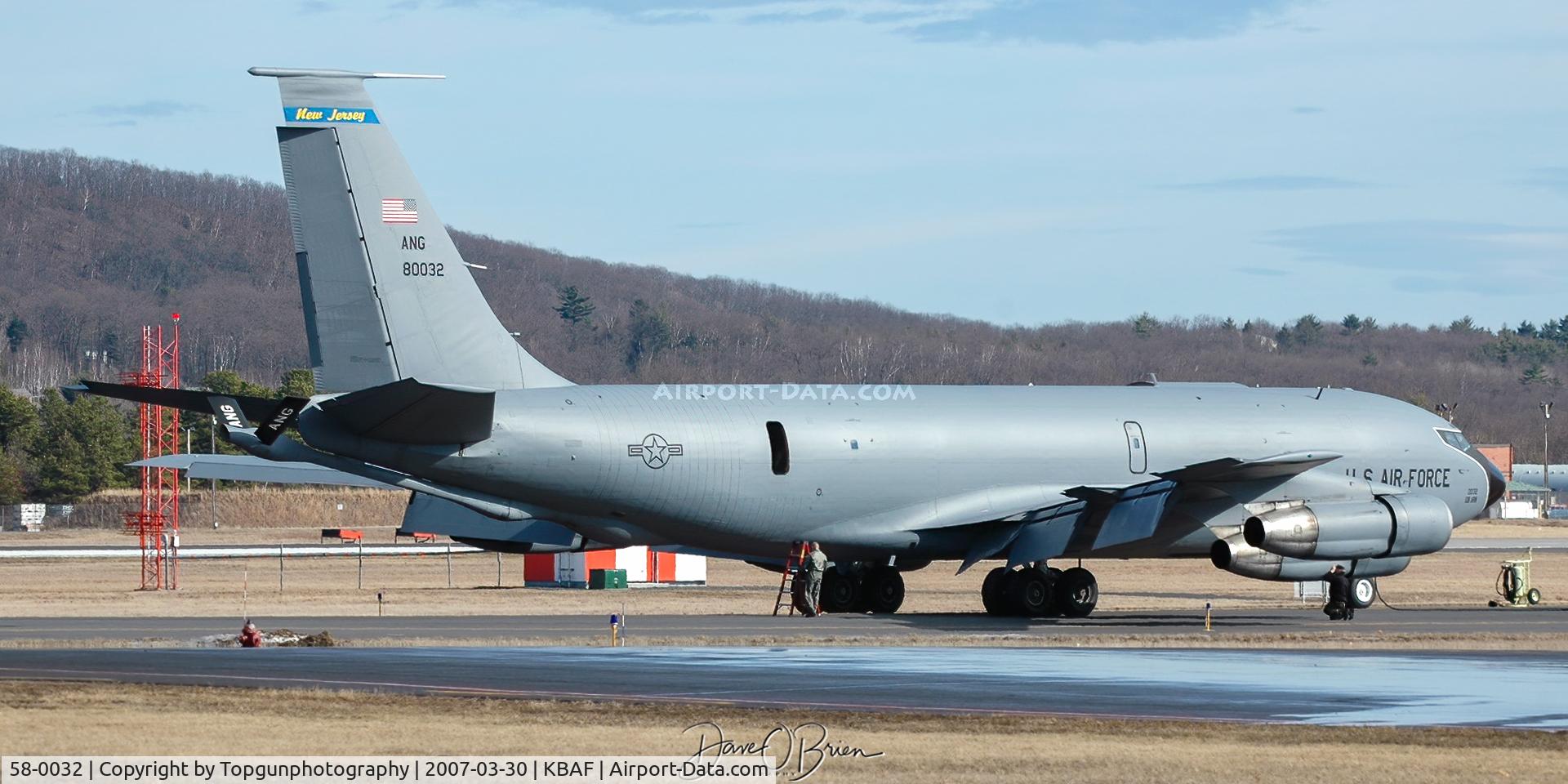 58-0032, 1958 Boeing KC-135E Stratotanker C/N 17777, photo ship for A-10 flight out of Barnes.