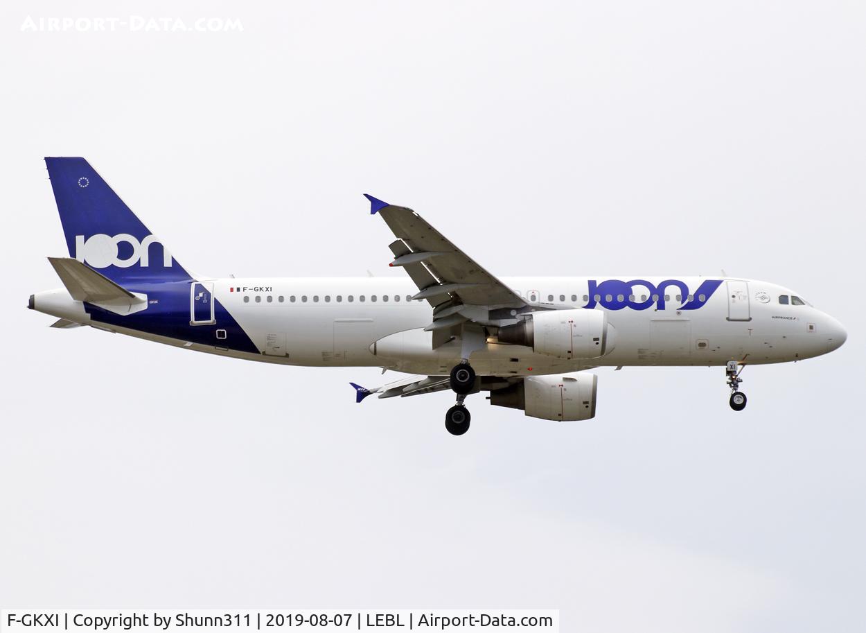 F-GKXI, 2003 Airbus A320-214 C/N 1949, Landing rwy 07L