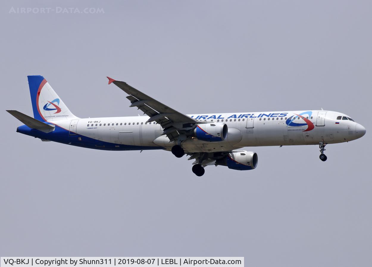 VQ-BKJ, 1998 Airbus A321-211 C/N 0815, Landing rwy 07L