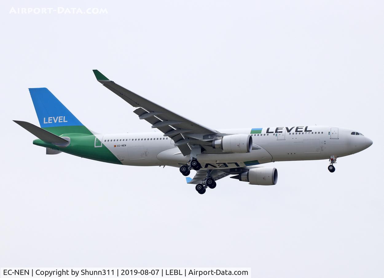 EC-NEN, 2019 Airbus A330-202 C/N 1932, Landing rwy 07L