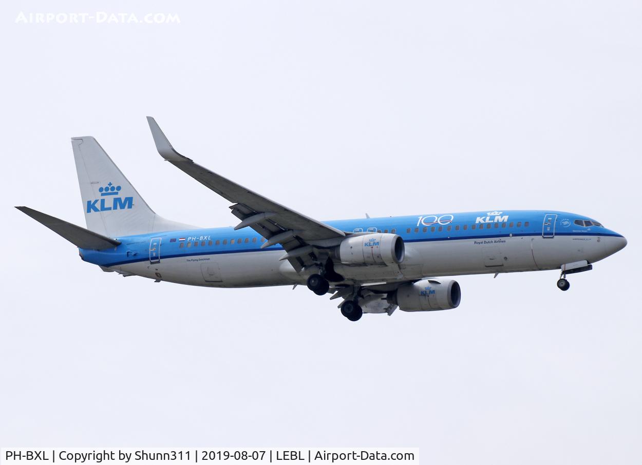 PH-BXL, 2000 Boeing 737-8K2 C/N 30359, Landing rwy 07L in new c/s with additional '100' titles