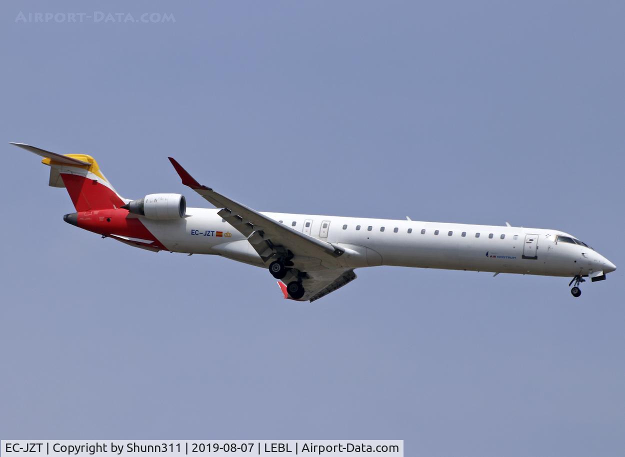 EC-JZT, 2006 Canadair CRJ-900ER (CL-600-2D24) C/N 15113, Landing rwy 07L without Iberia Regional titles