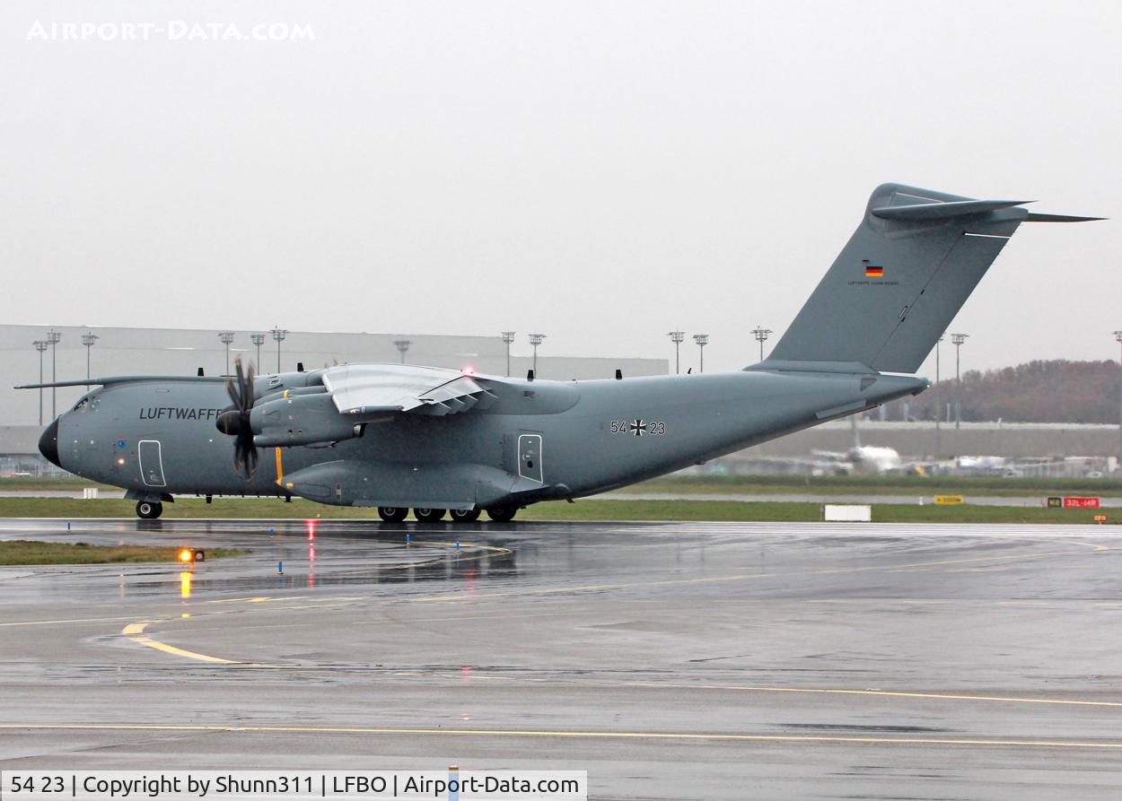 54 23, 2018 Airbus A400M Atlas C/N 083, Ready for departure rwy 14L