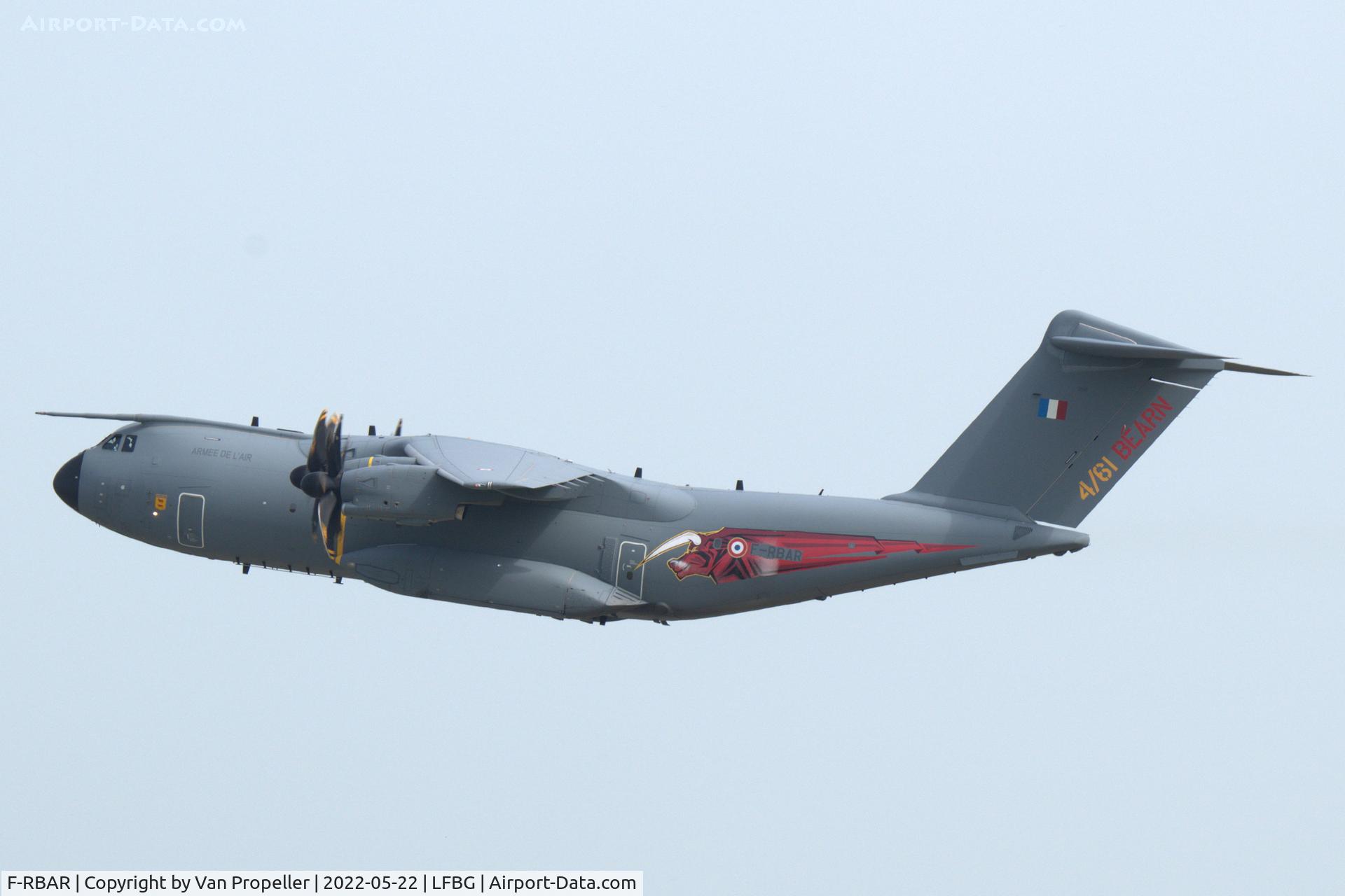F-RBAR, 2020 Airbus A400M Atlas C/N 110, Airbus A400M-180 Atlas of the French Air Force taking off from BA709 Cognac - Châteaubernard Air Base, France, 21 may 2022