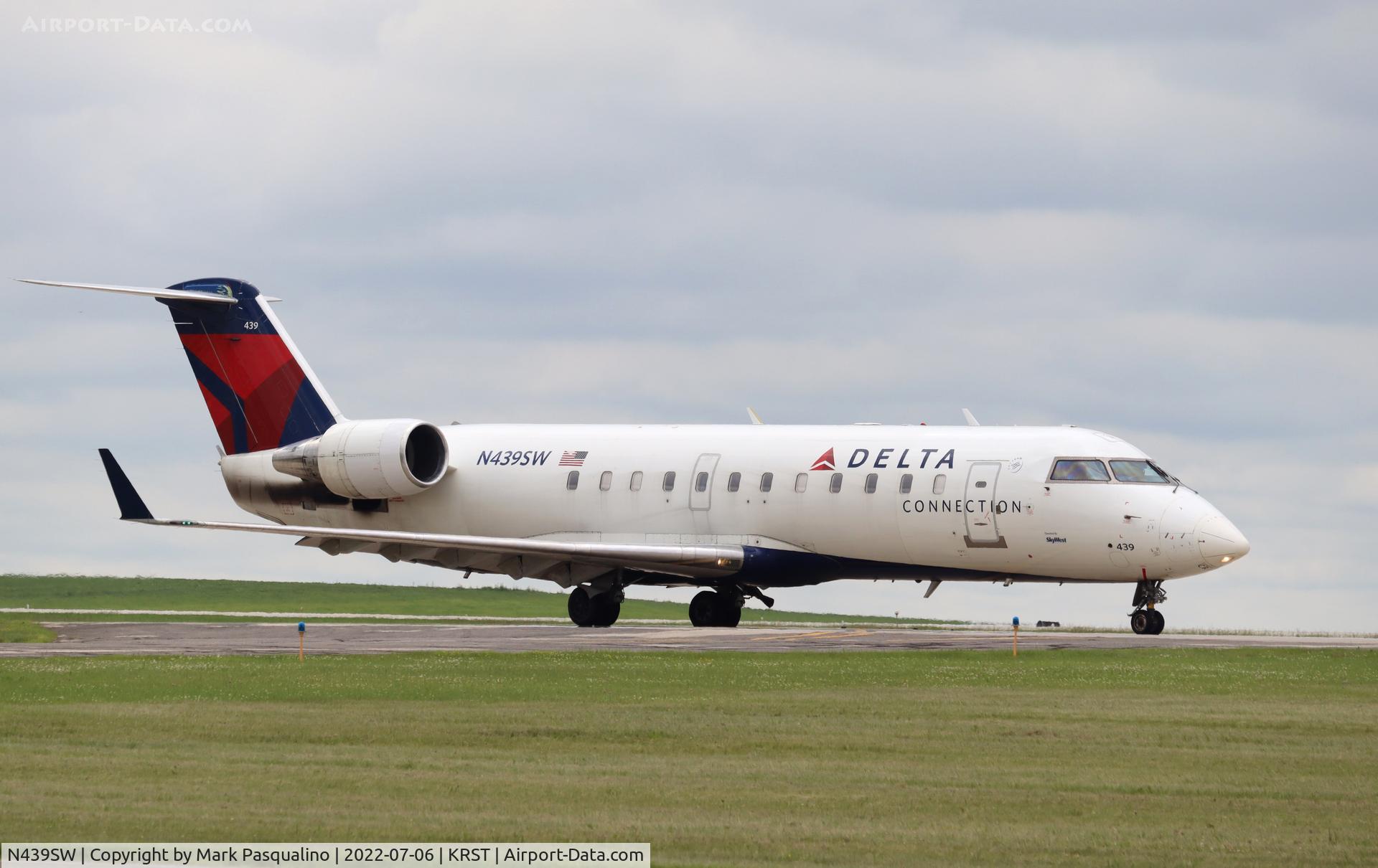 N439SW, 2001 Bombardier CRJ-200LR (CL-600-2B19) C/N 7578, CL-600-2B19