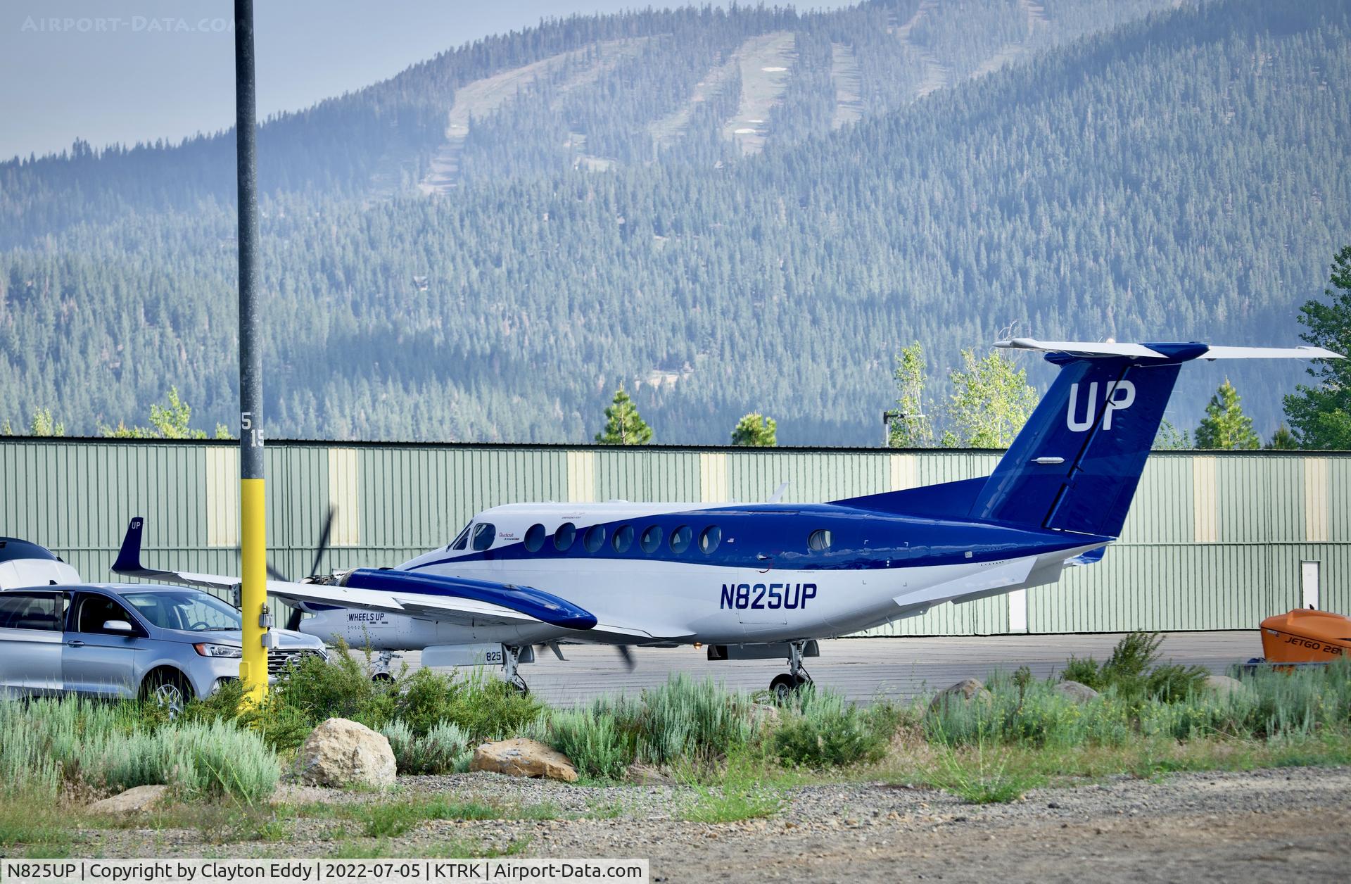 N825UP, 2014 Beechcraft 350 C/N FL-925, Truckee airport in California 2022.