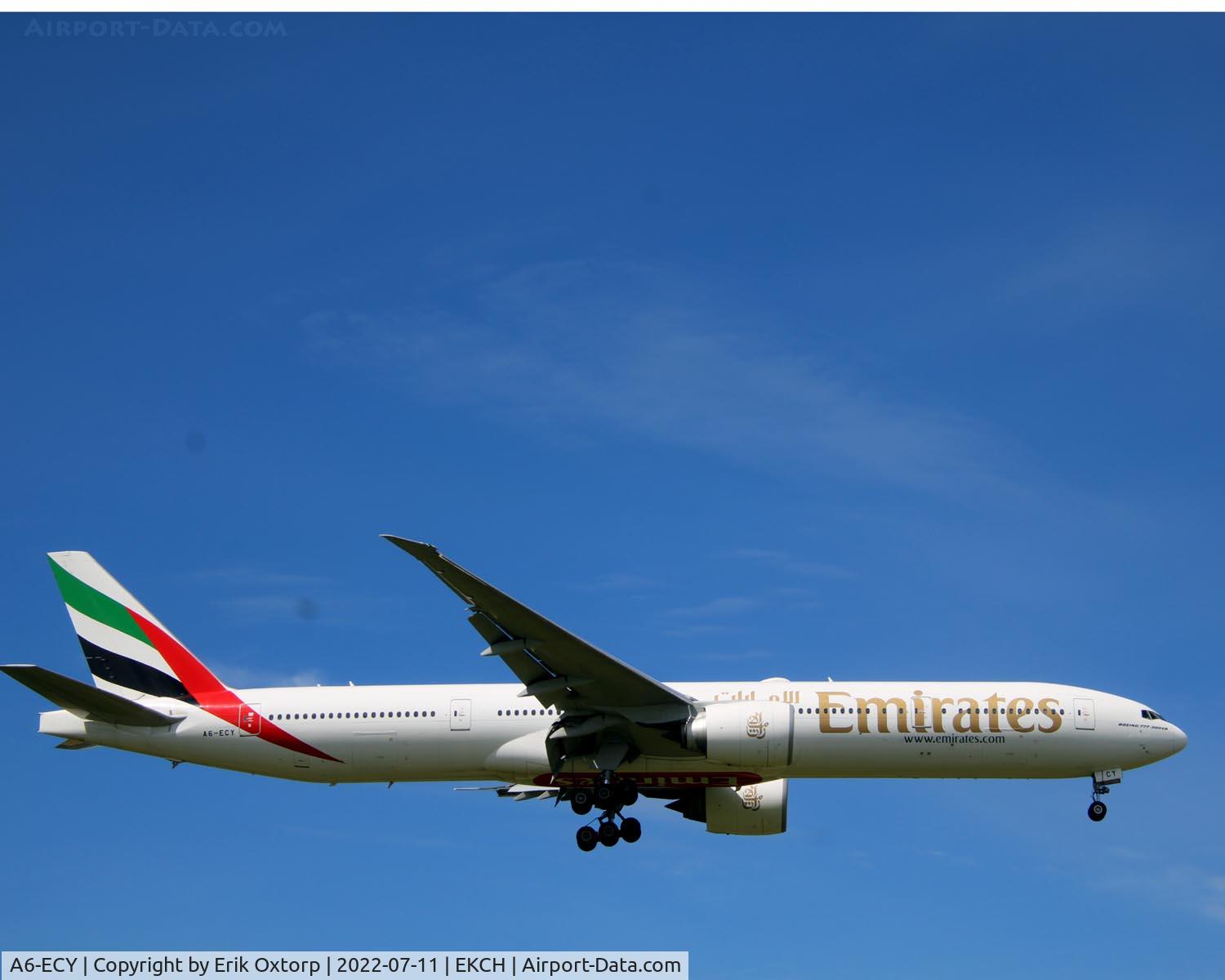 A6-ECY, 2009 Boeing 777-31H/ER C/N 35595, A6-ECY landing rw 04L