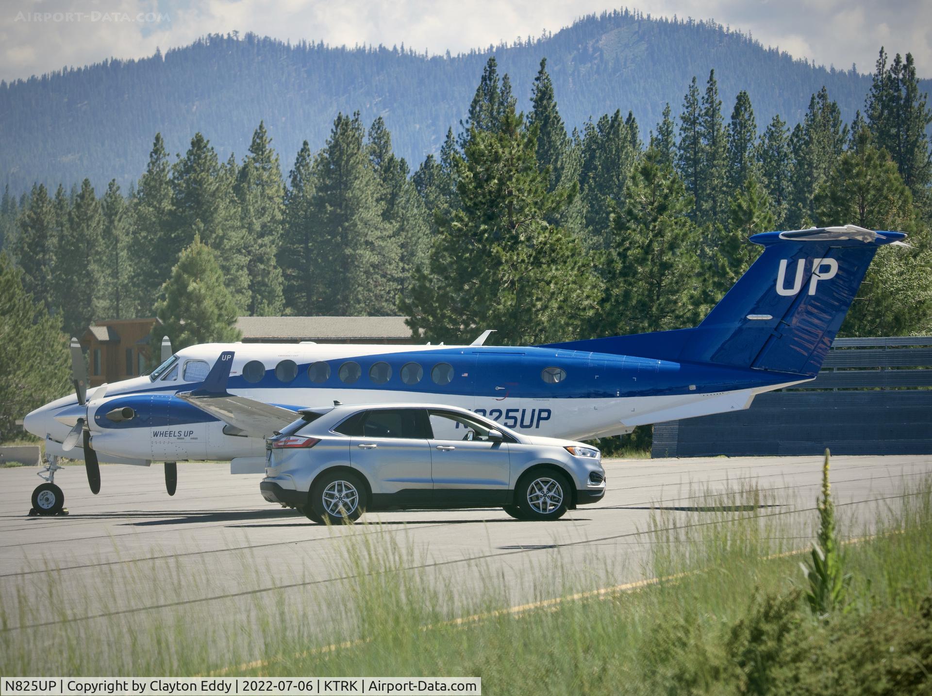 N825UP, 2014 Beechcraft 350 C/N FL-925, Truckee airport in California 2022.