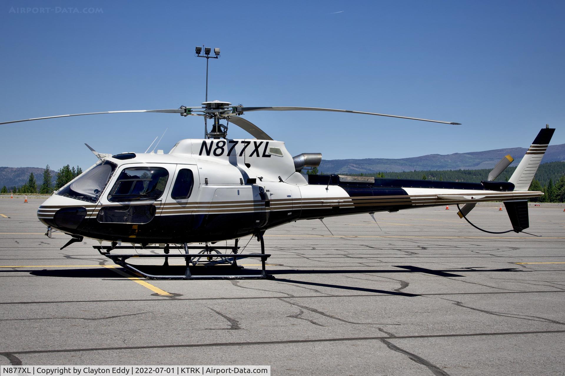 N877XL, 1999 Eurocopter AS-350B-3 Ecureuil C/N 3194, Truckee airport in California 2022.