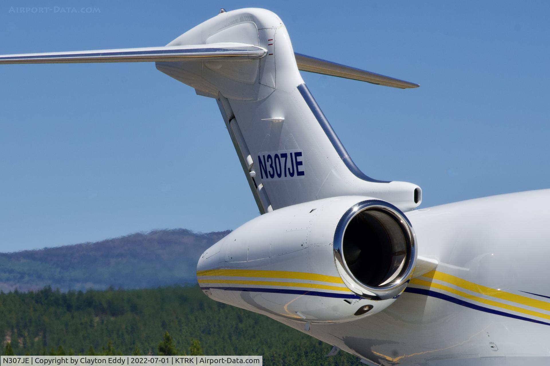 N307JE, 2006 Bombardier Challenger 300 (BD-100-1A10) C/N 20123, Truckee airport in California 2022.