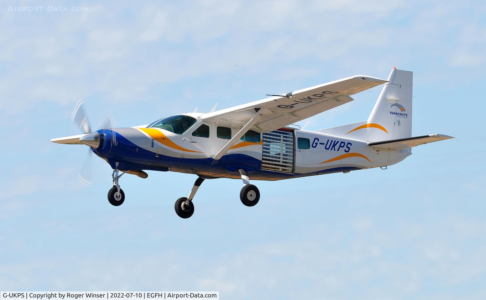 G-UKPS, 2007 Cessna 208 Caravan 1 C/N 20800423, Resident Caravan used by Skydive Swansea departing Runway 22.