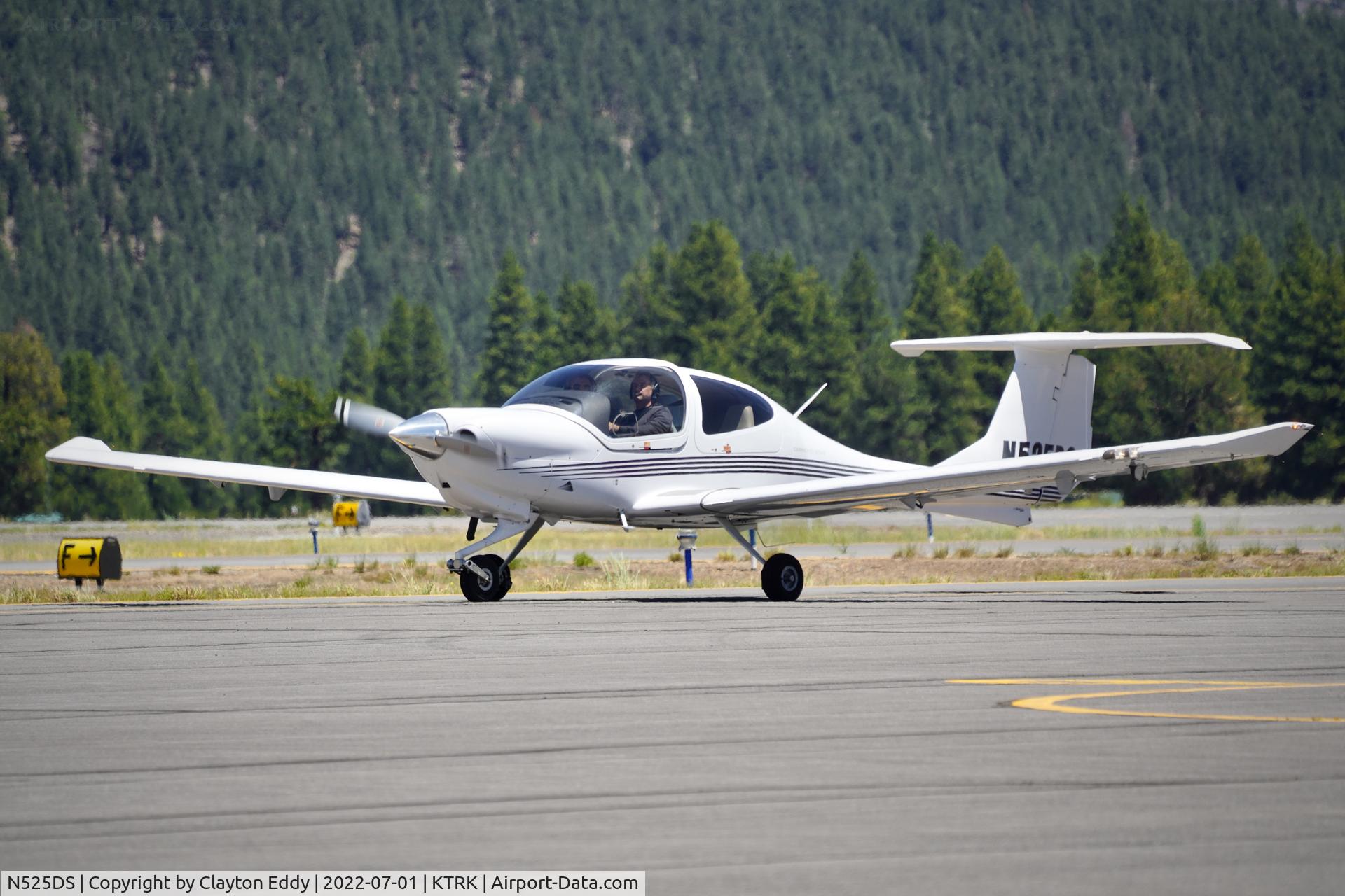 N525DS, 2006 Diamond DA-40 Diamond Star C/N 40.625, Truckee airport in California 2022.
