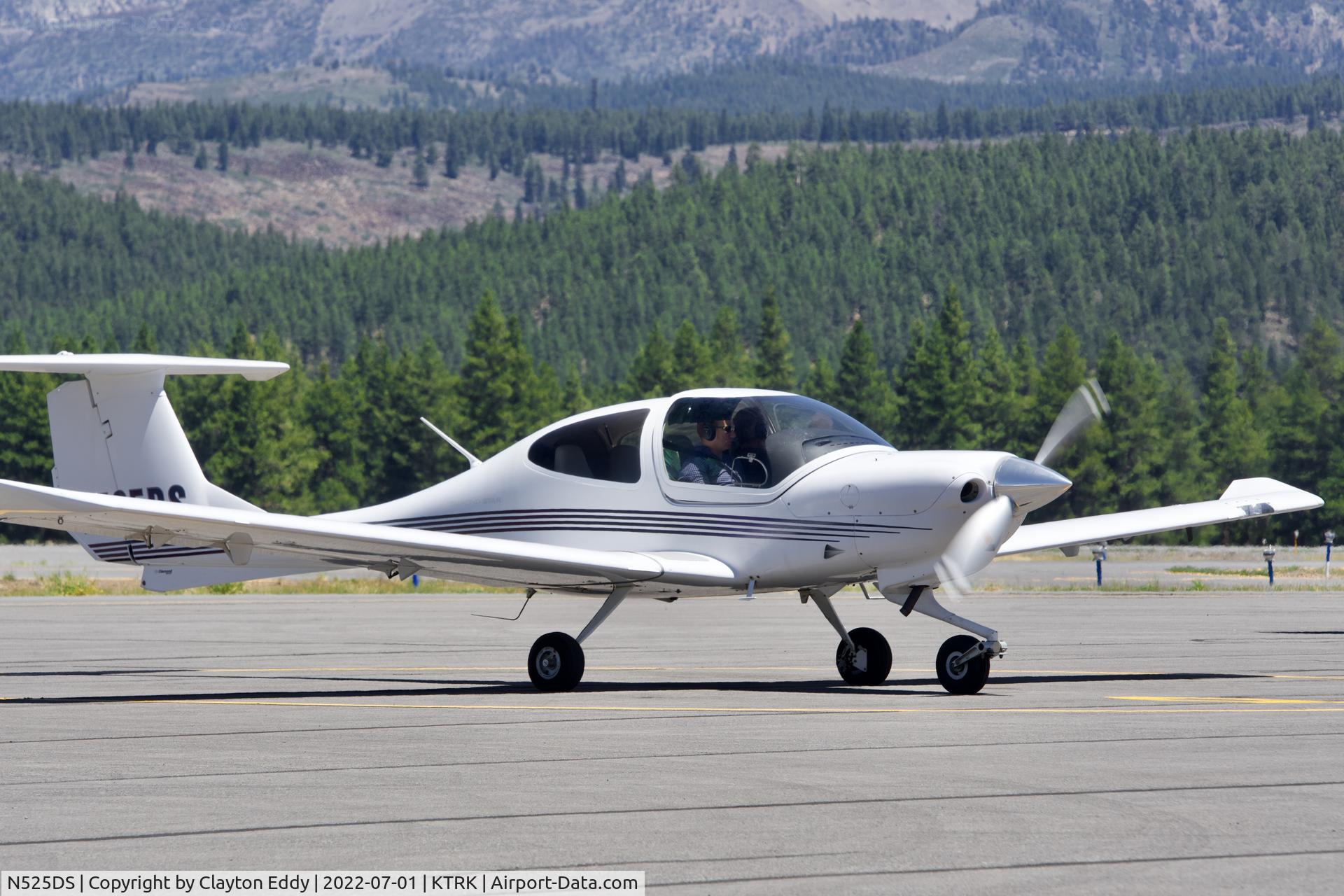 N525DS, 2006 Diamond DA-40 Diamond Star C/N 40.625, Truckee airport in California 2022.