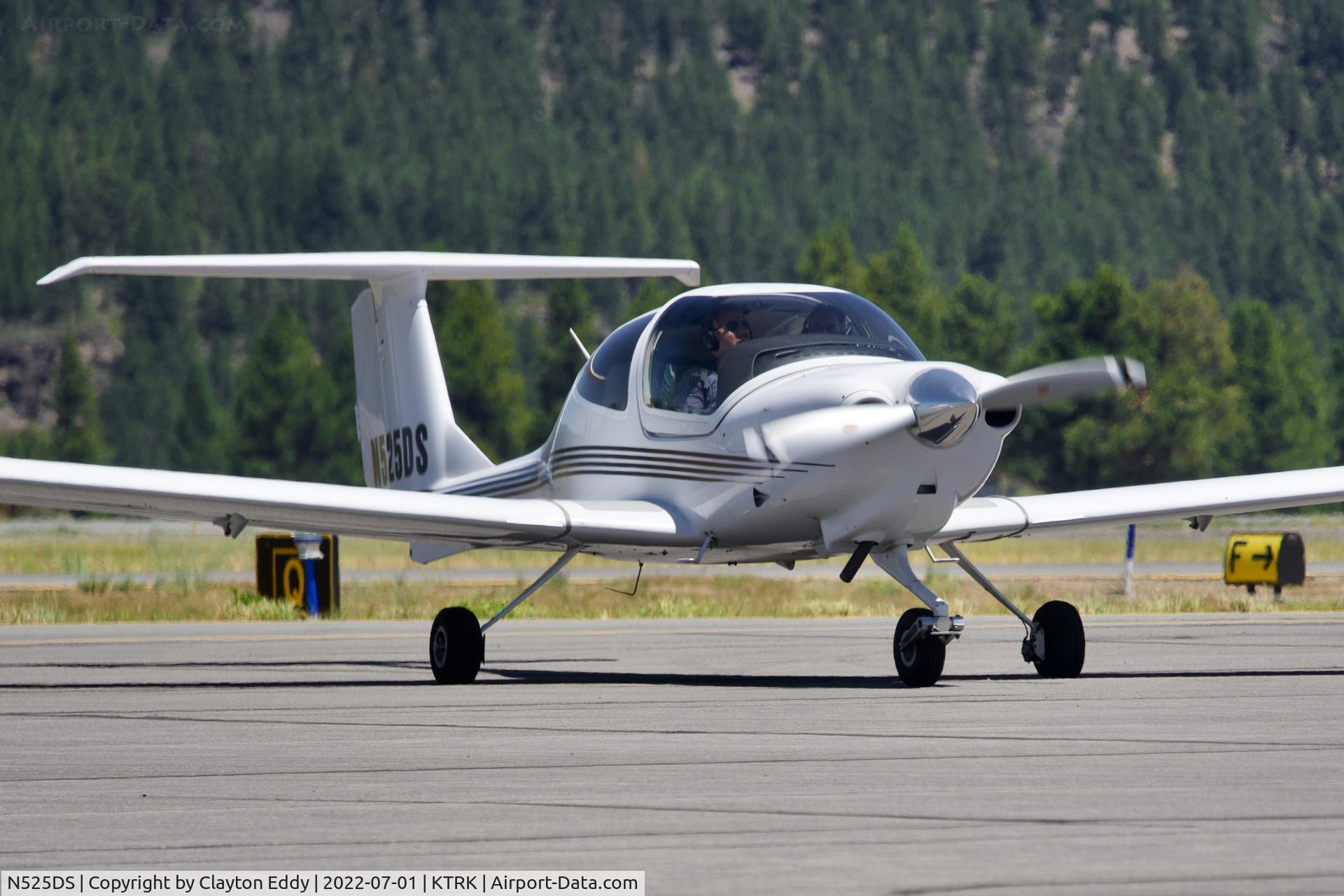 N525DS, 2006 Diamond DA-40 Diamond Star C/N 40.625, Truckee airport in California 2022.