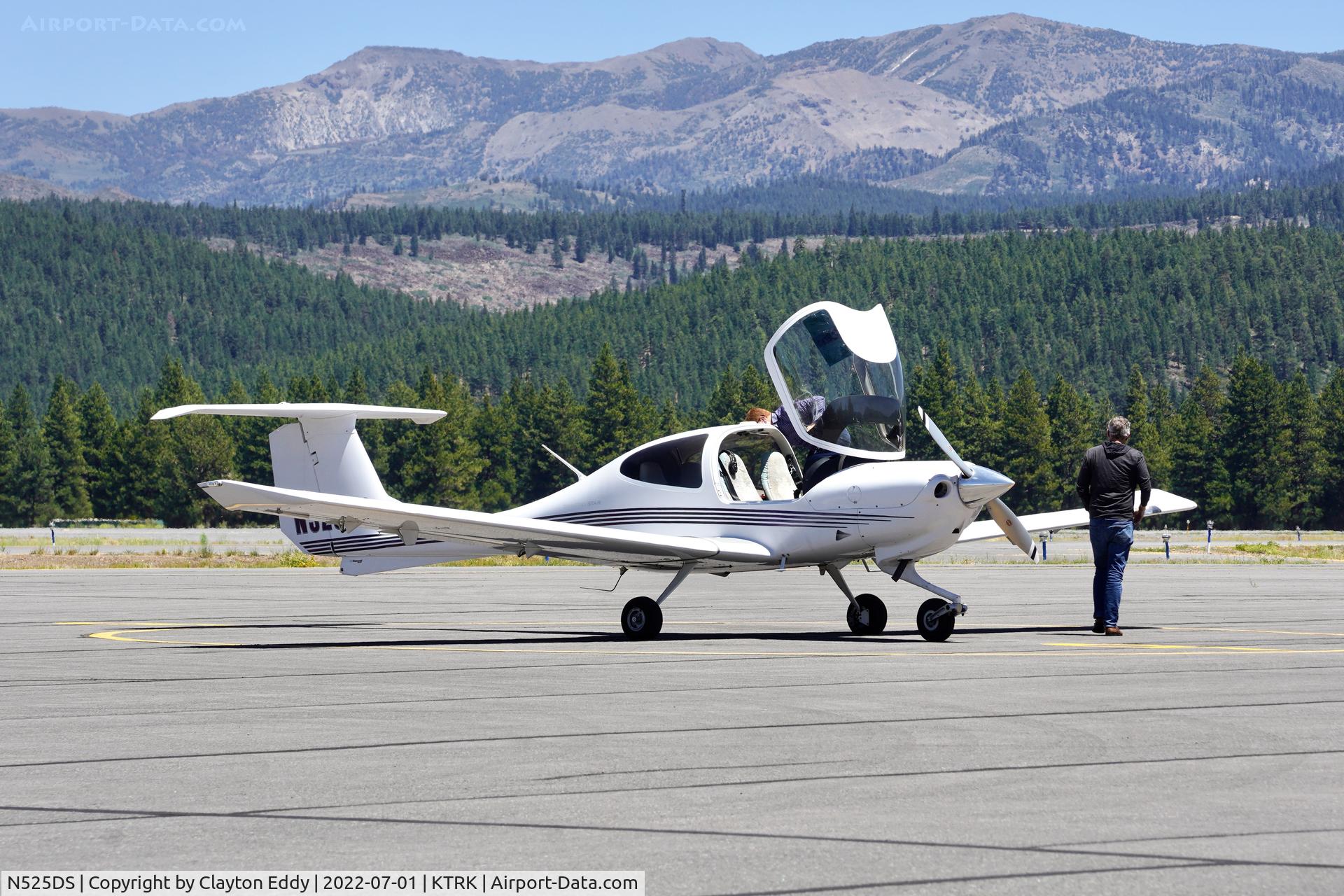 N525DS, 2006 Diamond DA-40 Diamond Star C/N 40.625, Truckee airport in California 2022.