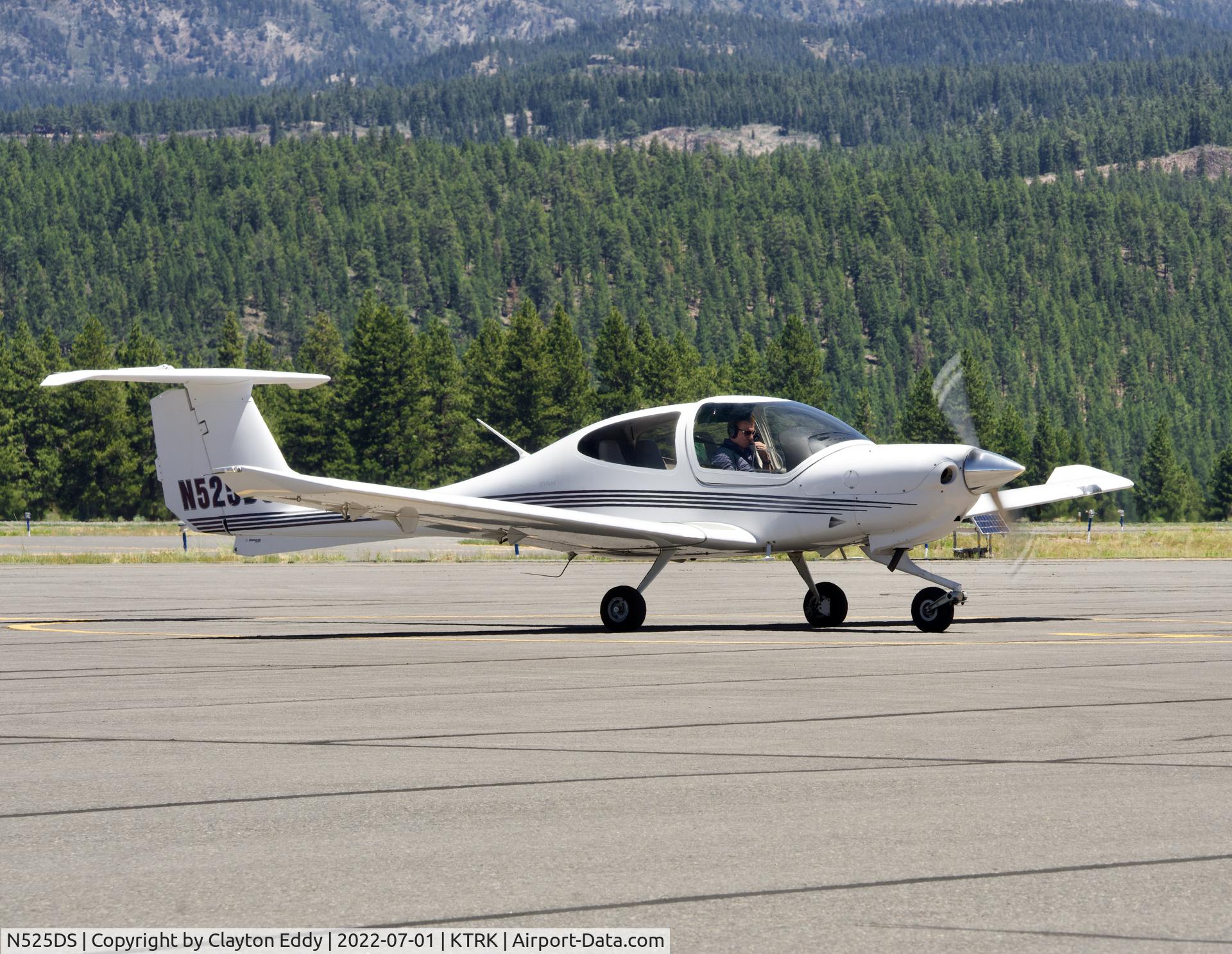 N525DS, 2006 Diamond DA-40 Diamond Star C/N 40.625, Truckee airport in California 2022.