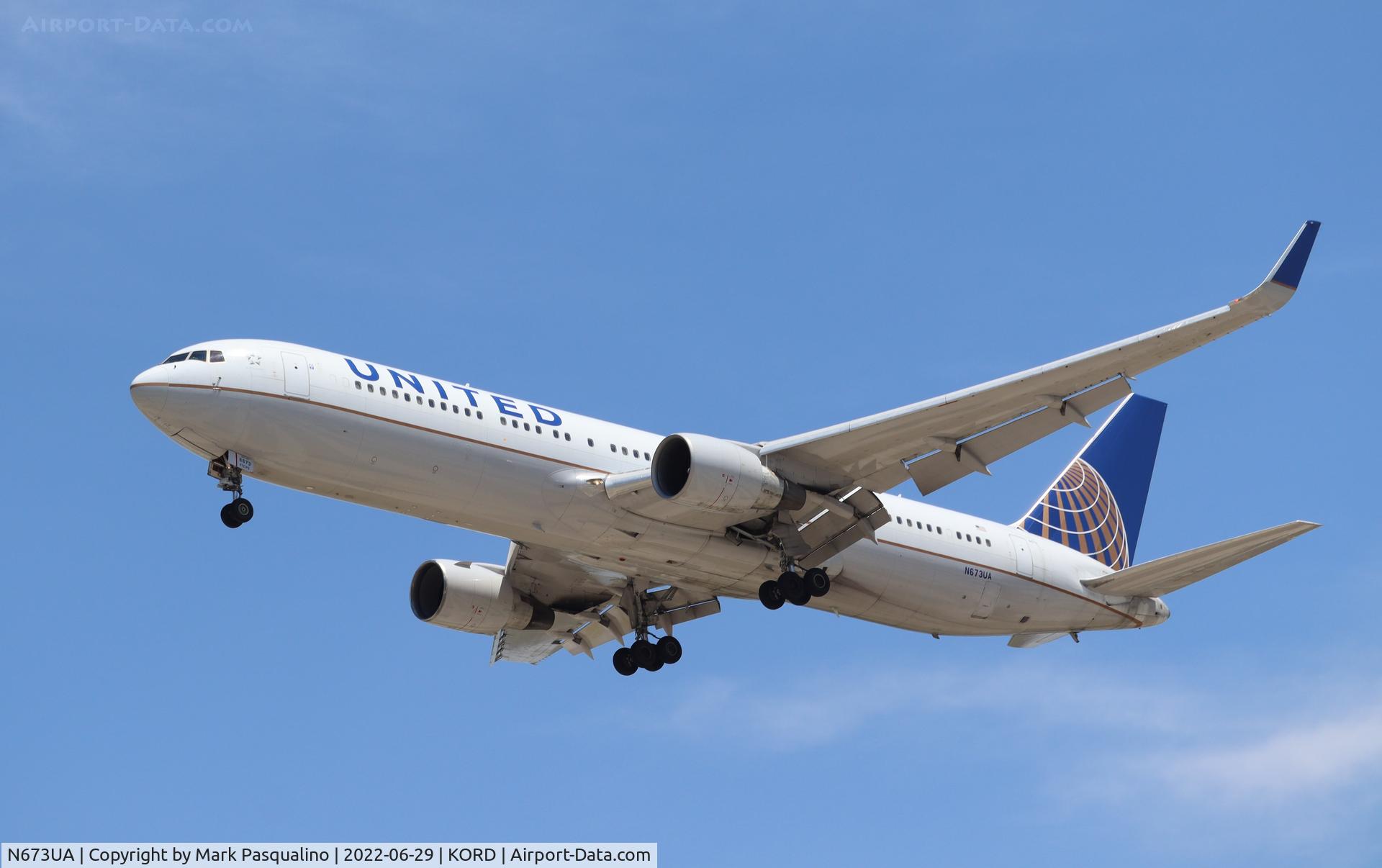 N673UA, 2000 Boeing 767-322 C/N 29241, Boeing 767-322