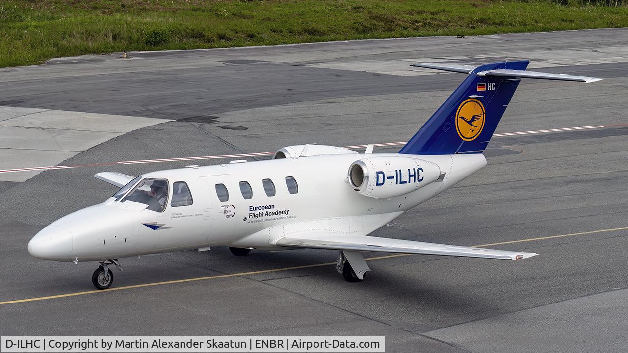 D-ILHC, Cessna 525 CitationJet CJ1+ C/N 525-0695, Taxying for departure.