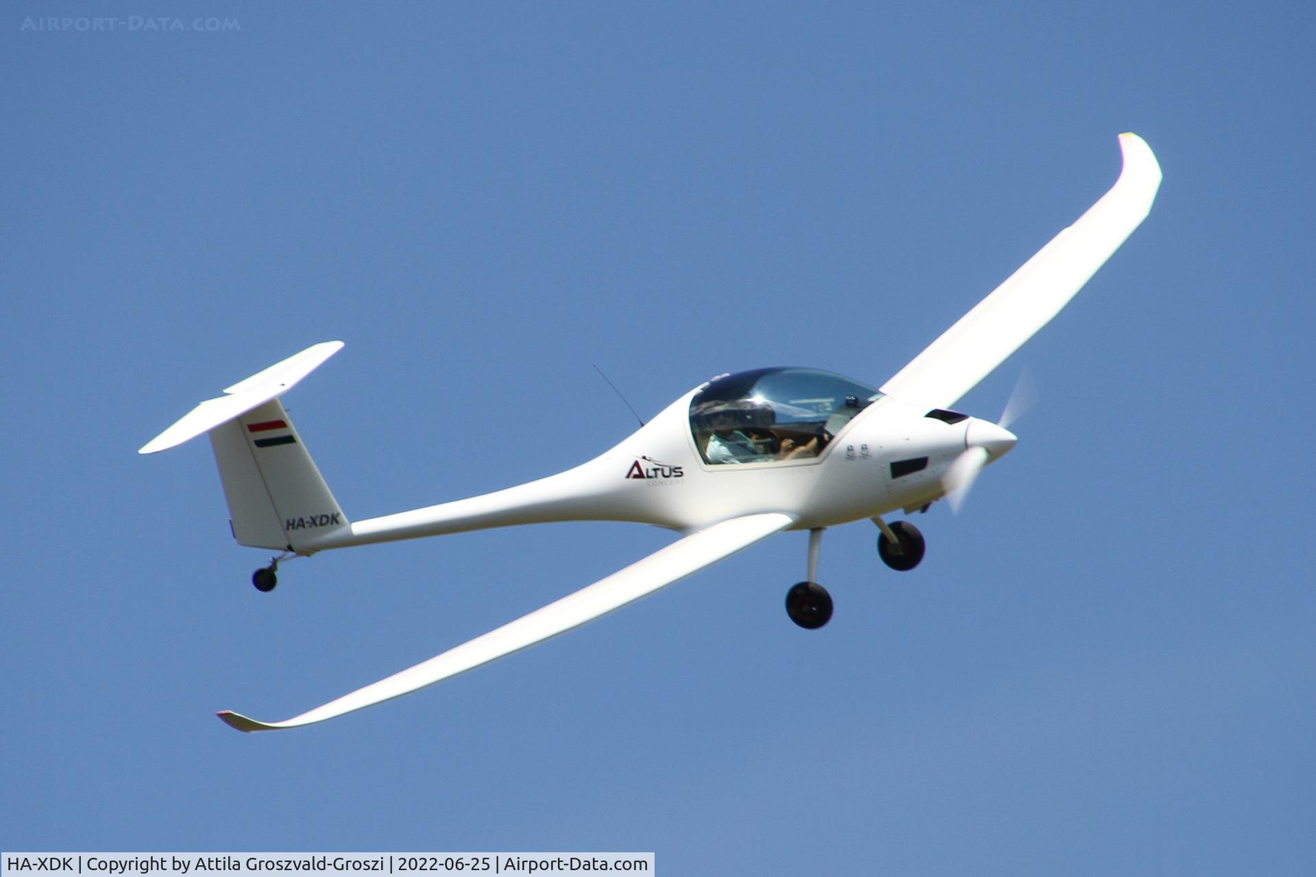 HA-XDK, 2017 Omikron-Dokk Altus C/N 001, Balatonfökajár Airport, Hungary