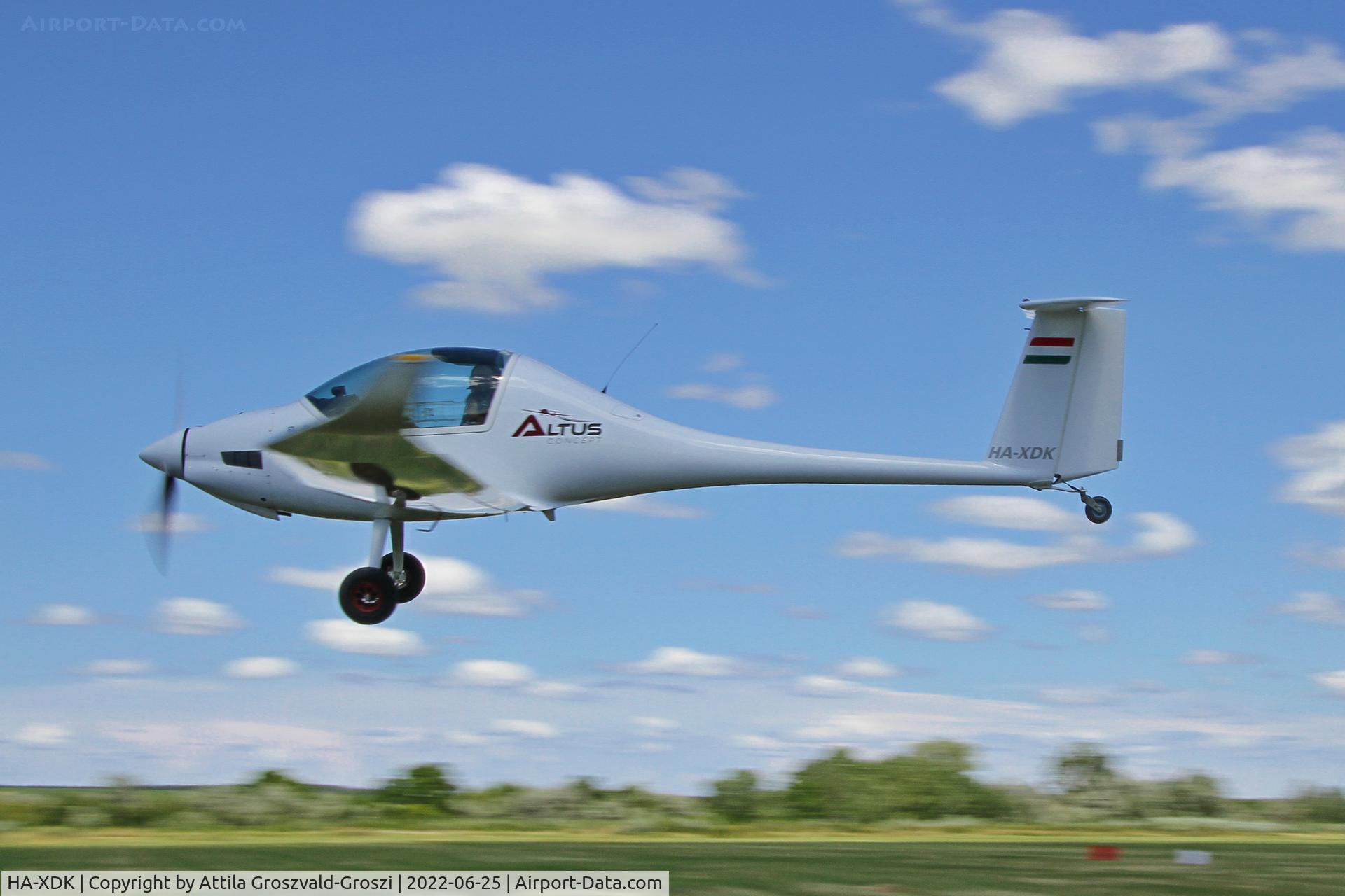 HA-XDK, 2017 Omikron-Dokk Altus C/N 001, Balatonfökajár Airport, Hungary