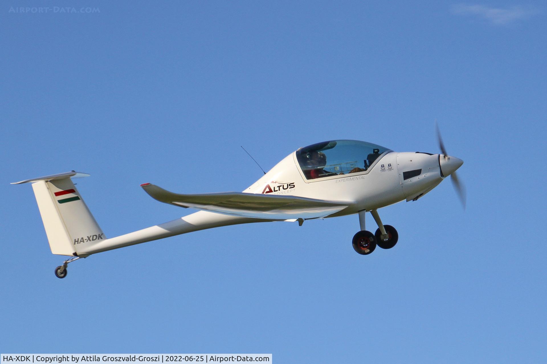 HA-XDK, 2017 Omikron-Dokk Altus C/N 001, Balatonfökajár Airport, Hungary