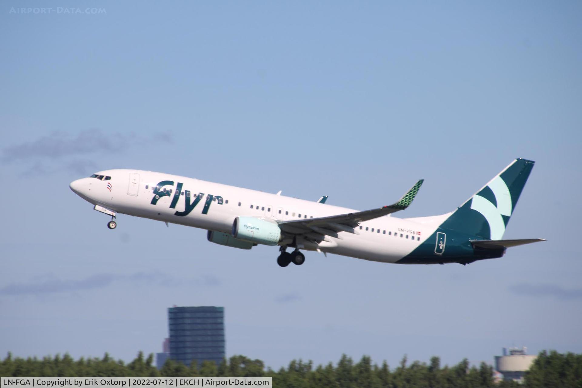 LN-FGA, 2012 Boeing 737-82R C/N 40014, LN-FGA taking off rw 22R