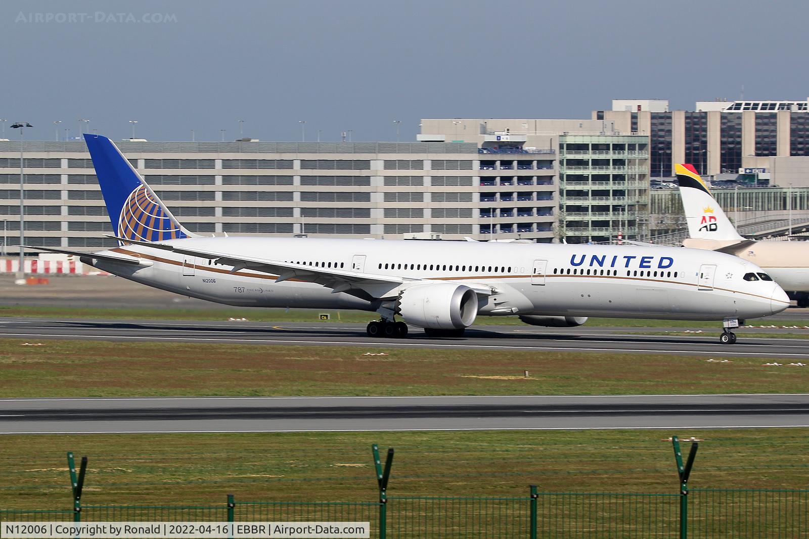 N12006, 2019 Boeing 787-10 Dreamliner C/N 60140, at bru