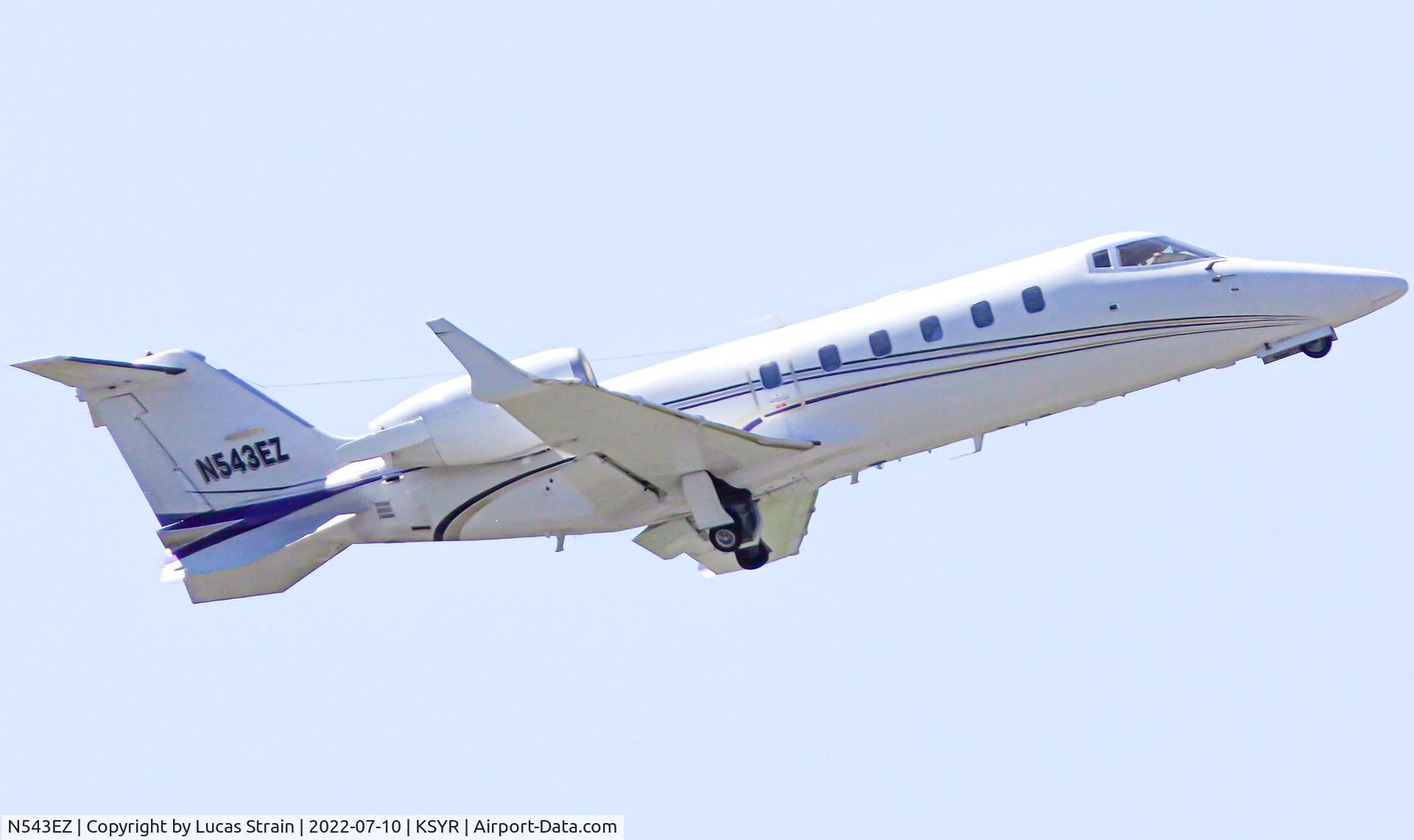 N543EZ, 2001 Learjet 60 C/N 225, N543EZ Departing out of Syracuse