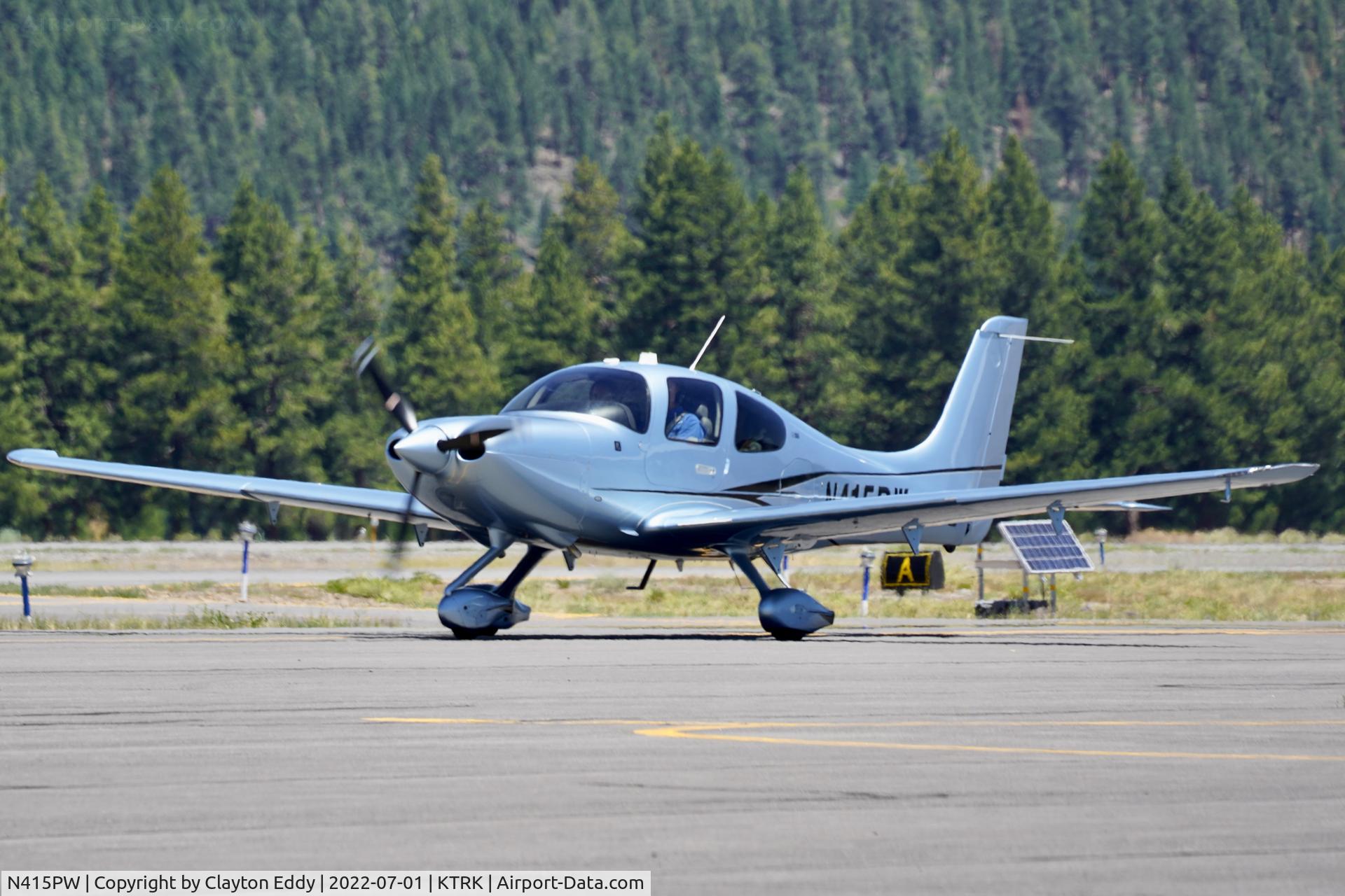 N415PW, 2015 Cirrus SR22 C/N 4193, Truckee airport in California 2022.