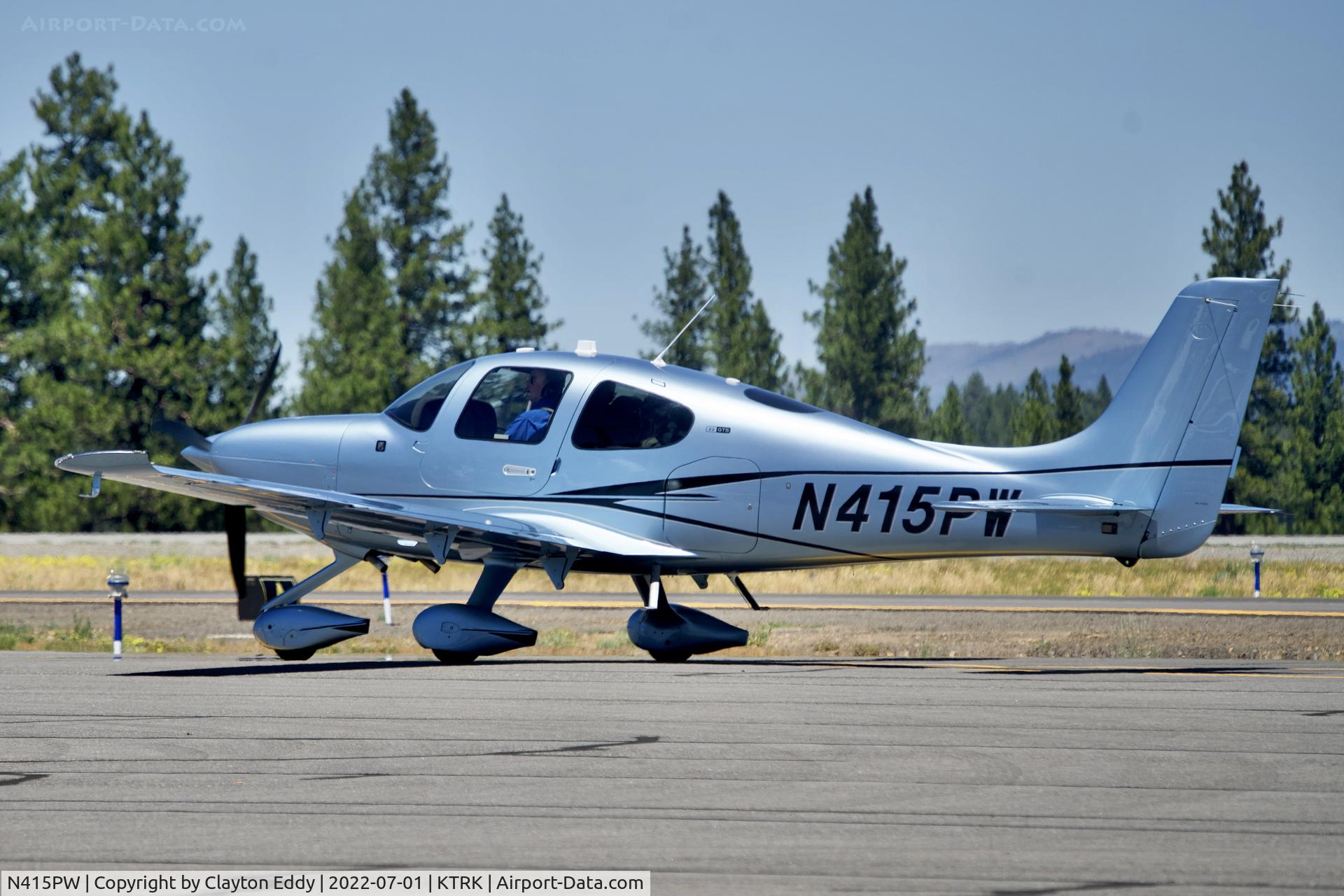 N415PW, 2015 Cirrus SR22 C/N 4193, Truckee airport in California 2022.