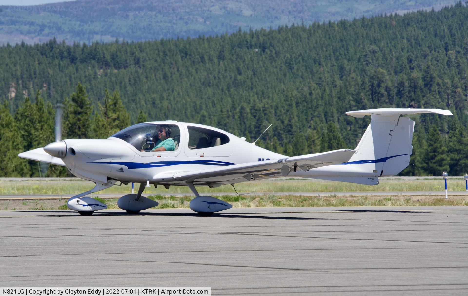 N821LG, 2007 Diamond DA-40 Diamond Star C/N 40.816, Truckee airport in California 2022.