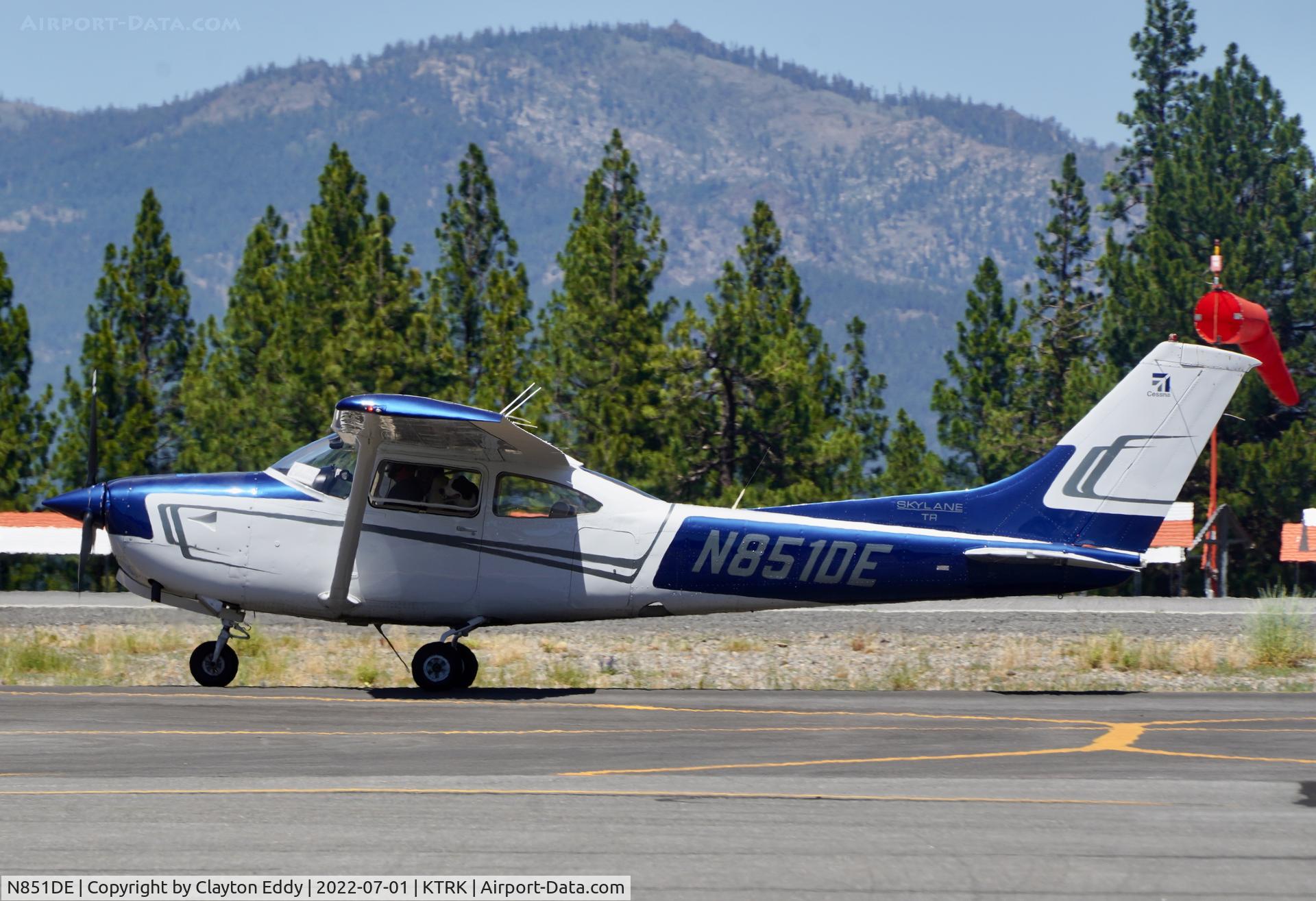 N851DE, 1980 Cessna TR182 Turbo Skylane RG C/N R18201494, Truckee airport in California 2022.