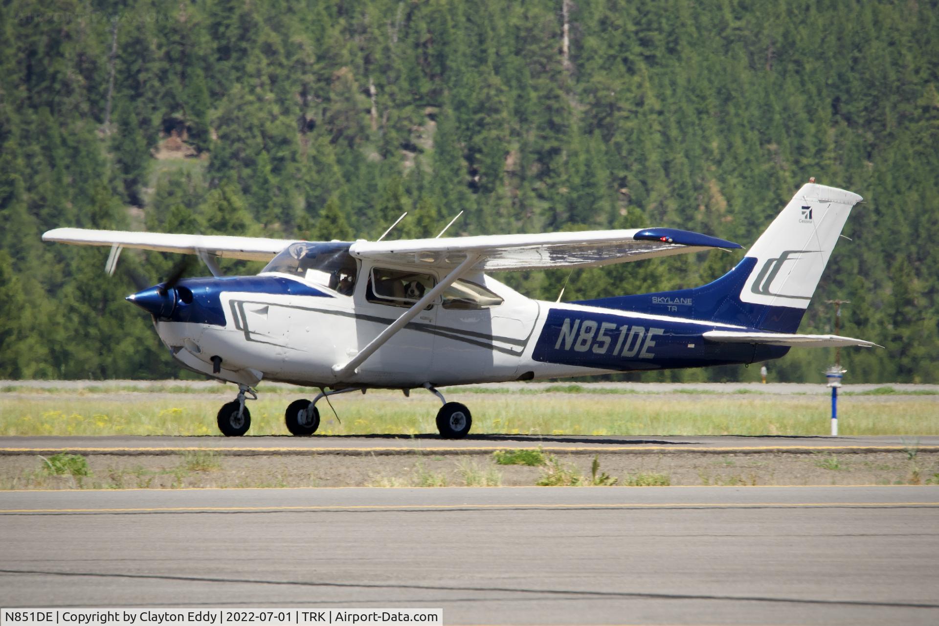 N851DE, 1980 Cessna TR182 Turbo Skylane RG C/N R18201494, Truckee airport in California 2022.