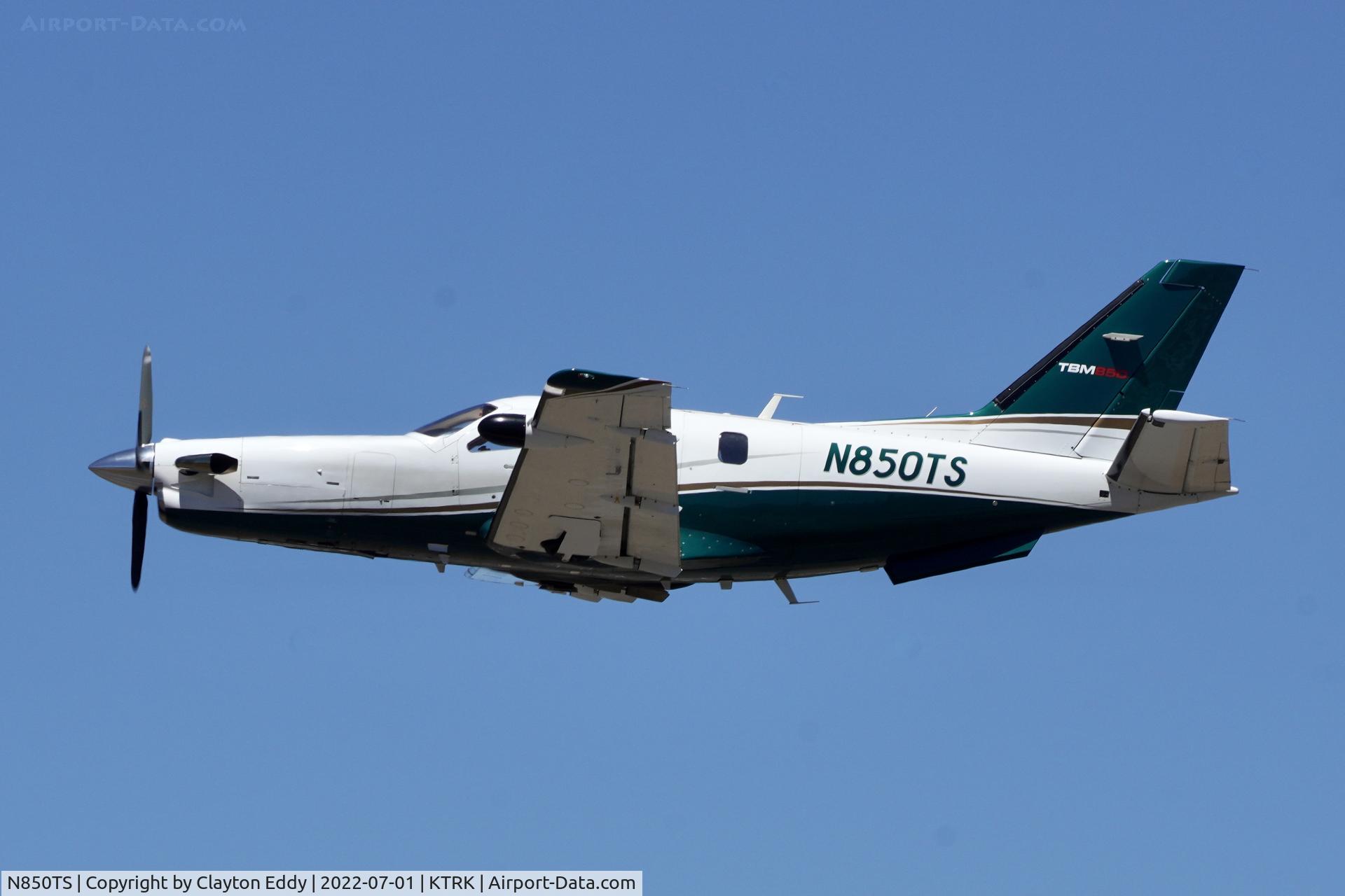 N850TS, 2012 Socata TBM-700 C/N 640, Truckee airport in California 2022.