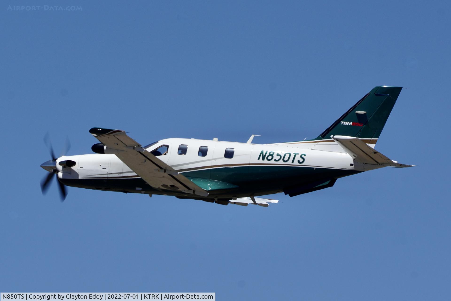 N850TS, 2012 Socata TBM-700 C/N 640, Truckee airport in California 2022.