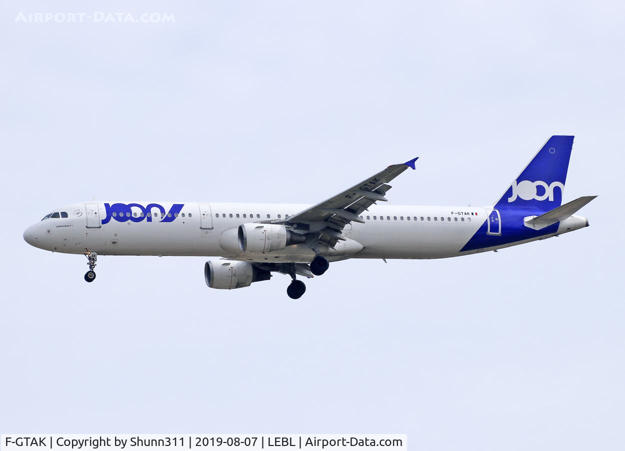 F-GTAK, 2001 Airbus A321-211 C/N 1658, Landing rwy 07L