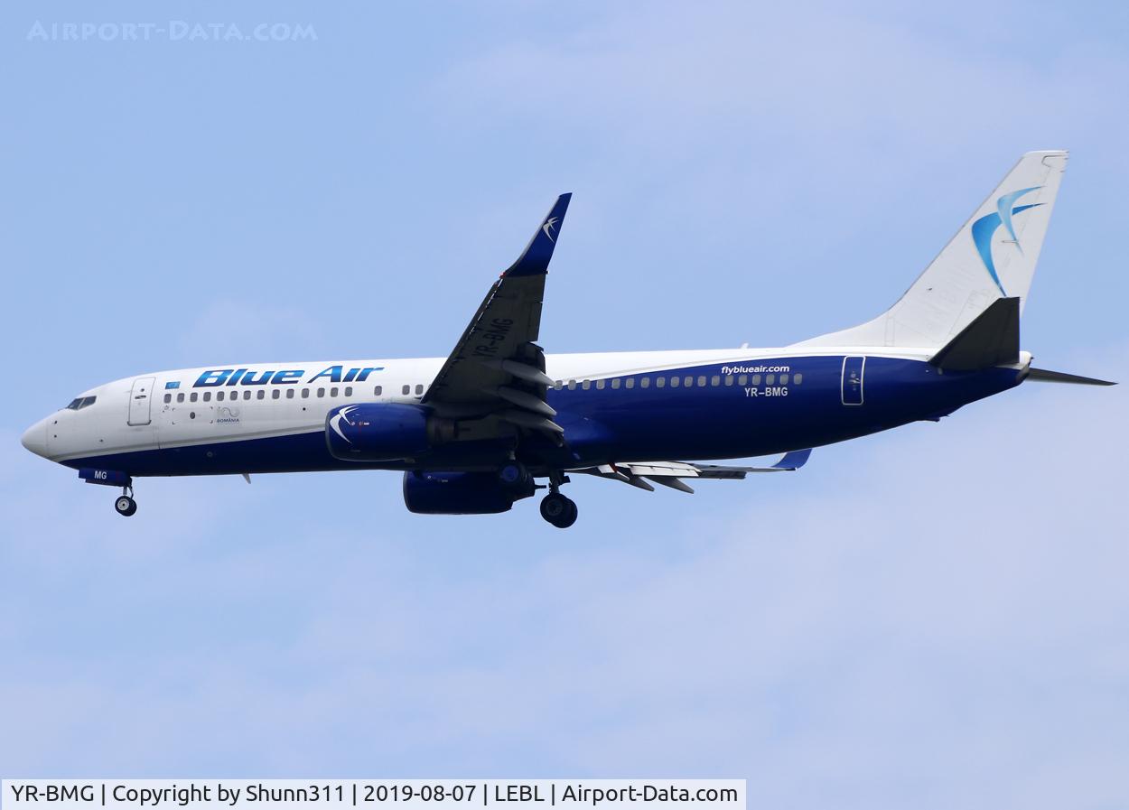 YR-BMG, 2000 Boeing 737-86N C/N 30231, Landing rwy 07L