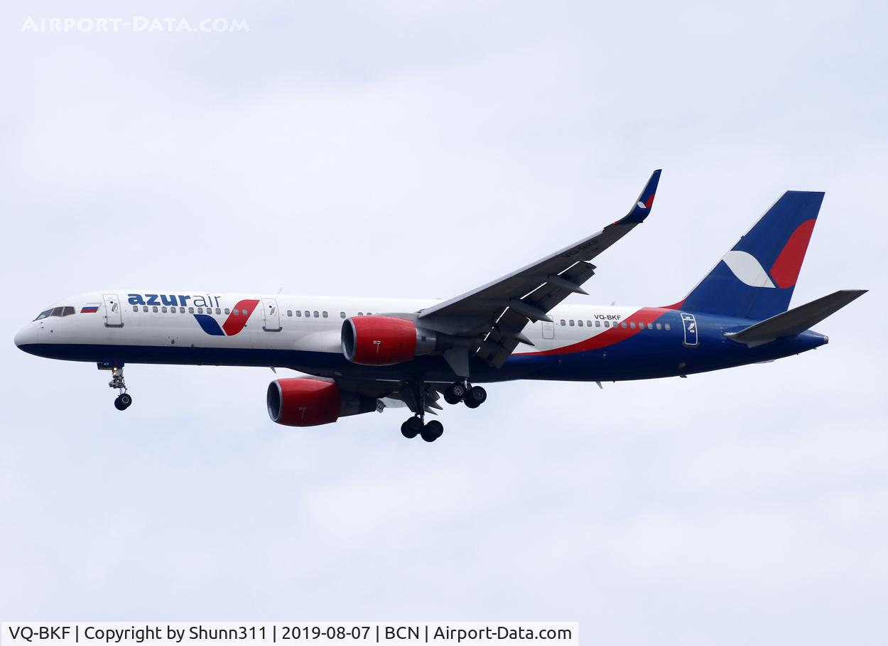 VQ-BKF, 1993 Boeing 757-2Q8 C/N 26268, Landing rwy 07L