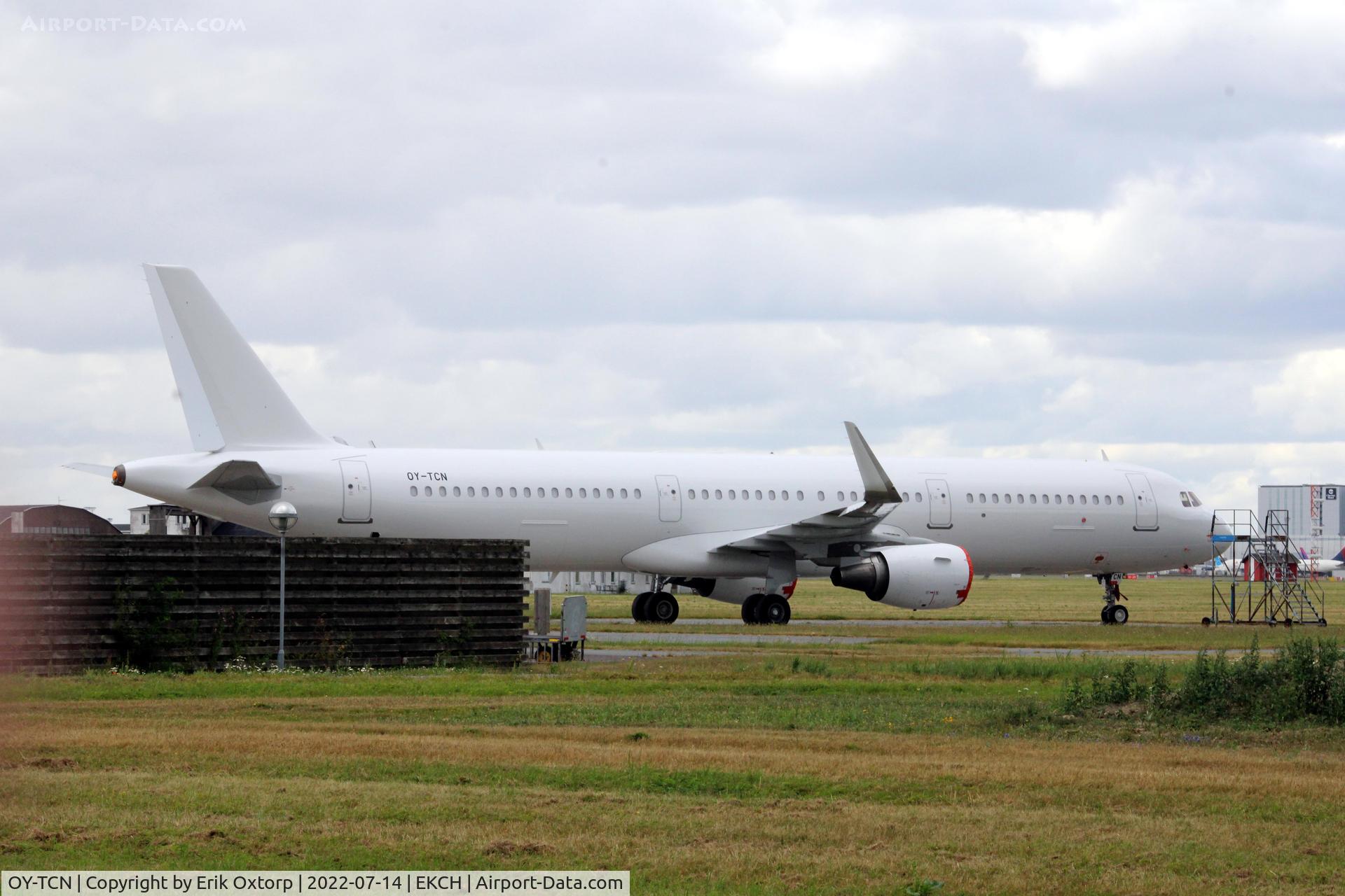 OY-TCN, 2015 Airbus A321-211 C/N 6515, VQ-BRY has now been reg. OY-TCN.